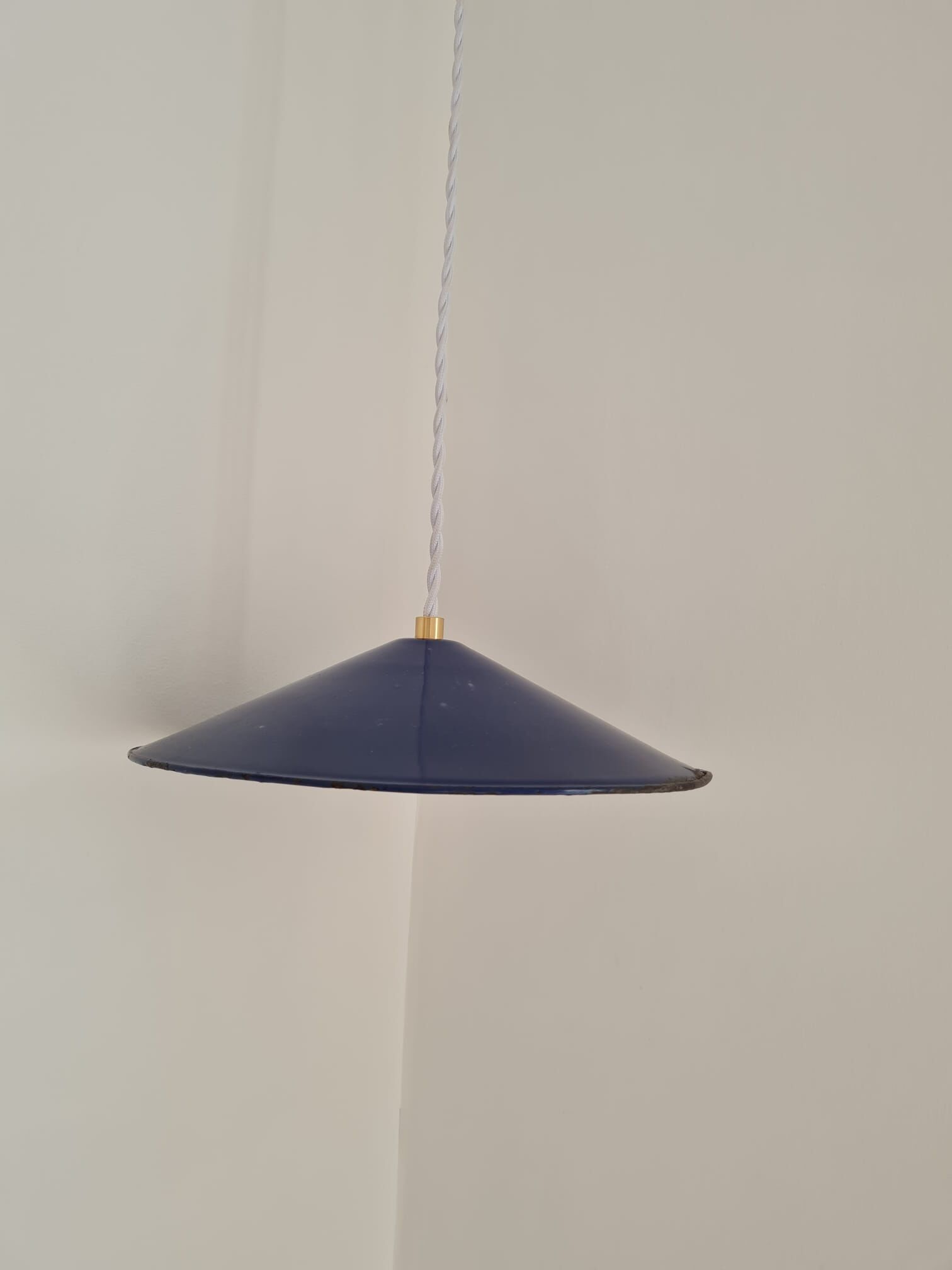 Suspension en tôle émaillée 1950