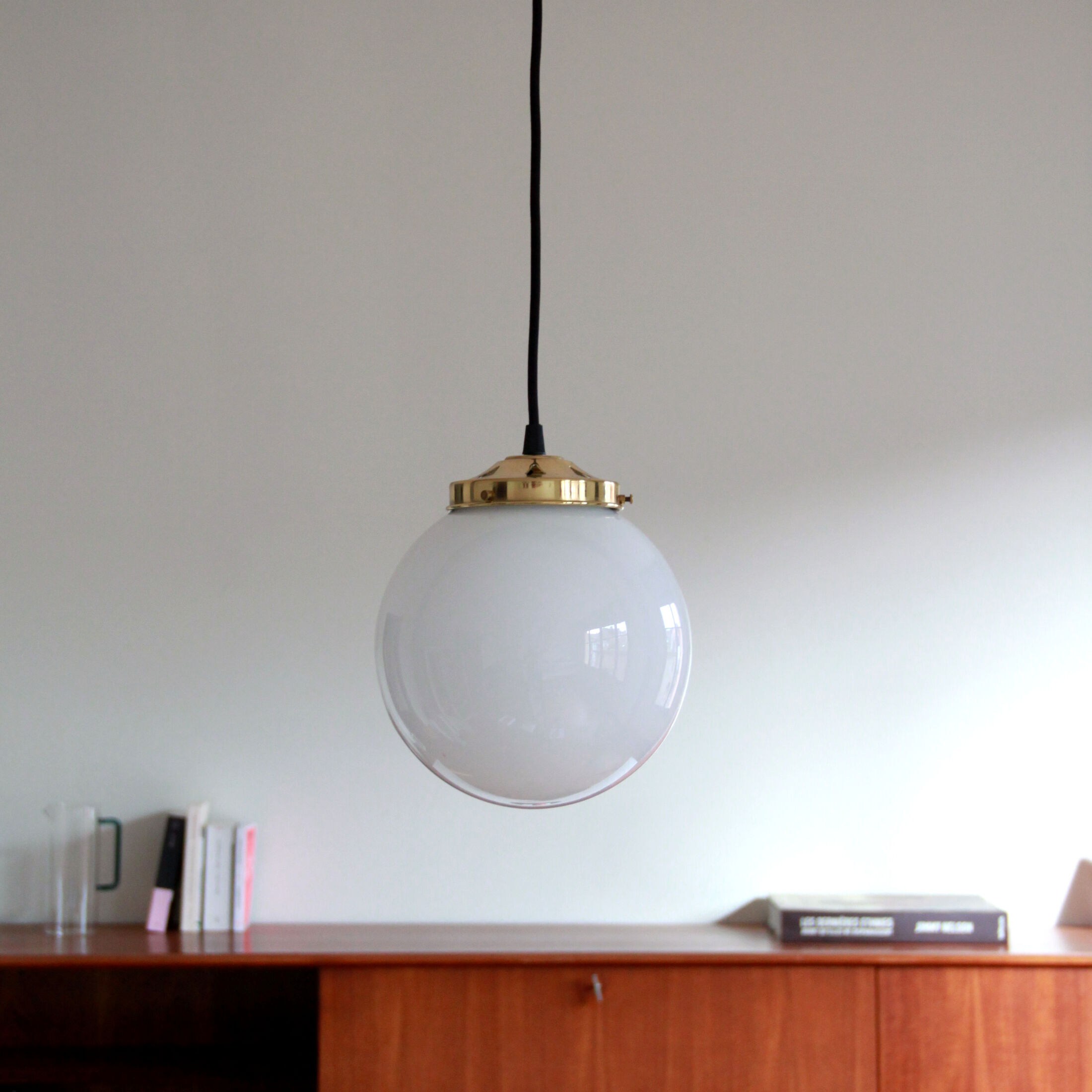 Suspension globe opaline white glass ball glass school administration 20 cm