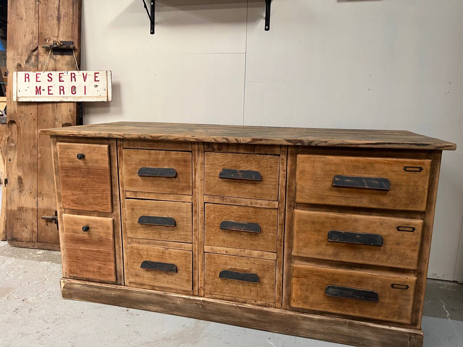 Ancien meuble de droguerie