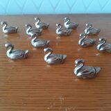 Set of 12 place-marked swans with names