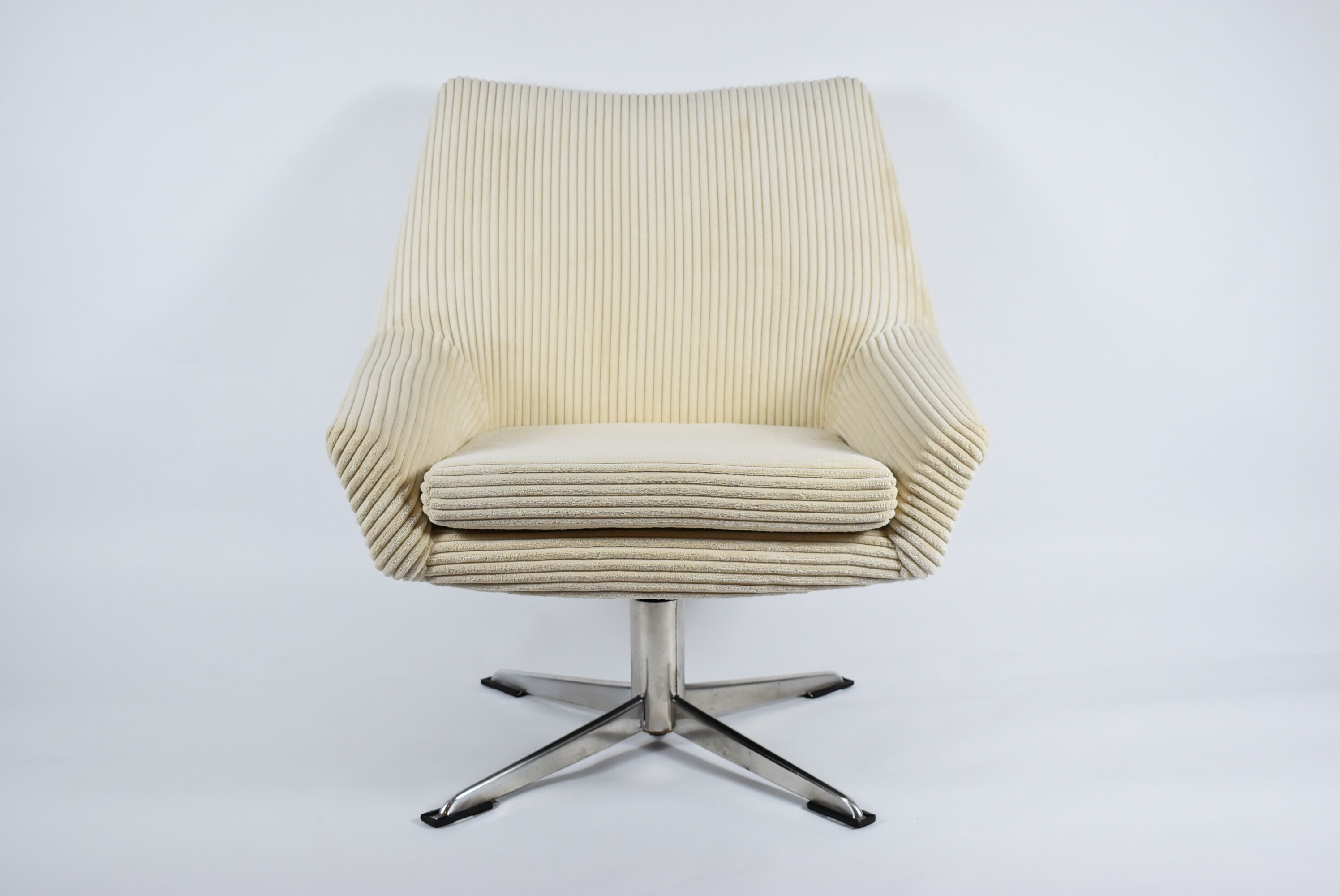Original Restored Armchair "Shell" German Democratic Republic, 60s, Cord beige