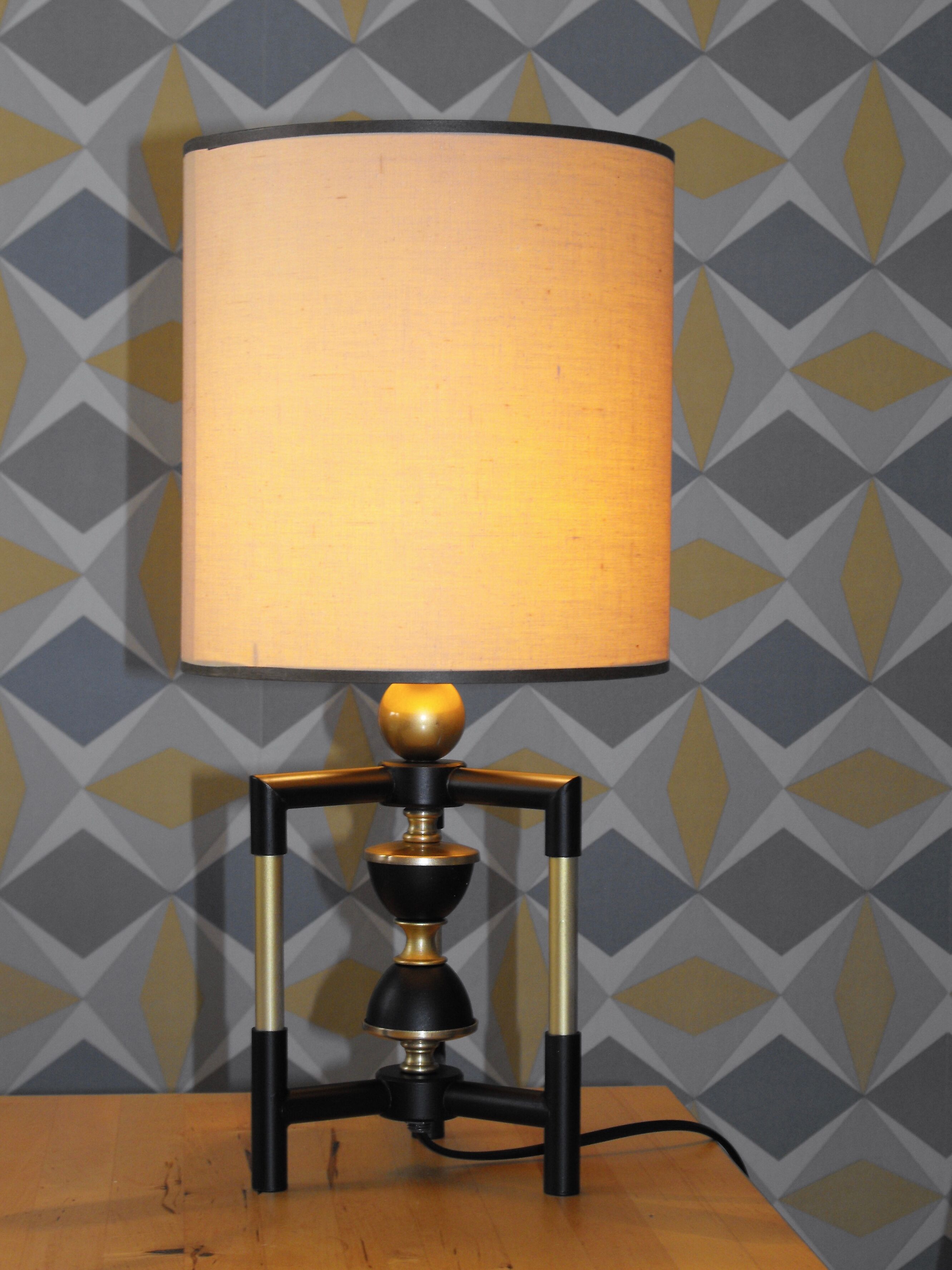 Lamp to pose 70s black and gold