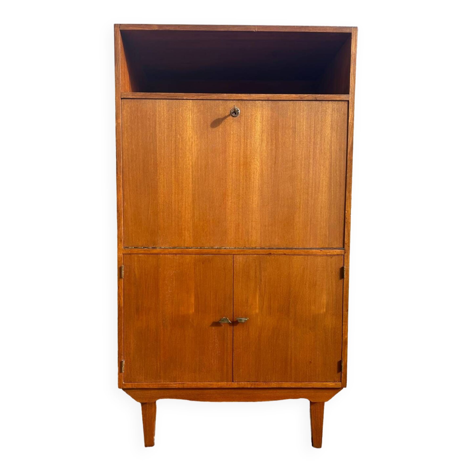 Scandinavian secretary