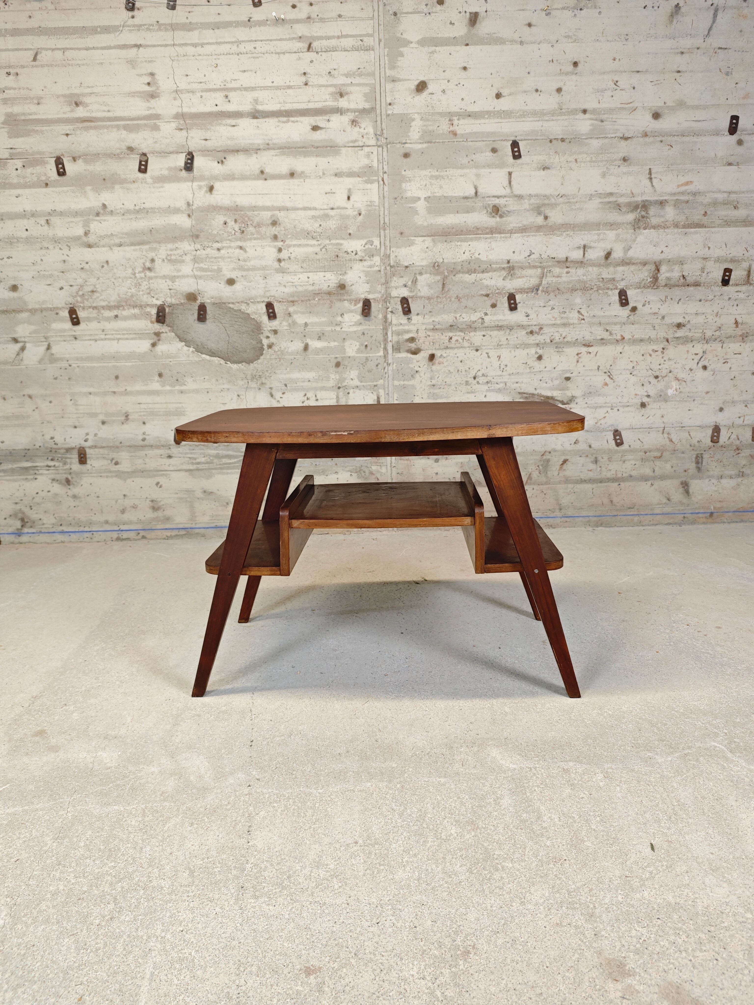 Vintage coffee table with tapered legs