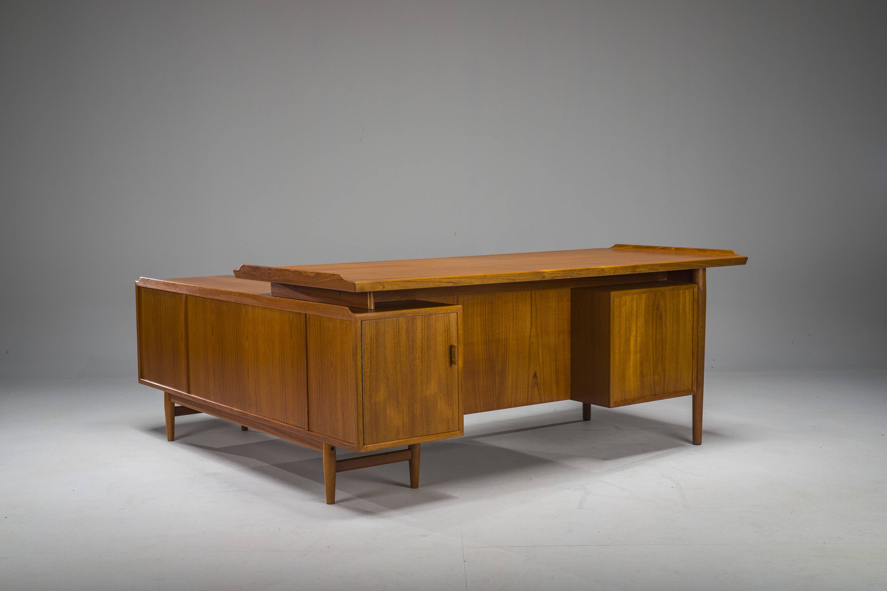 Executive Desk Model 209 in Teak by Arne Vodder for Sibast, 1955