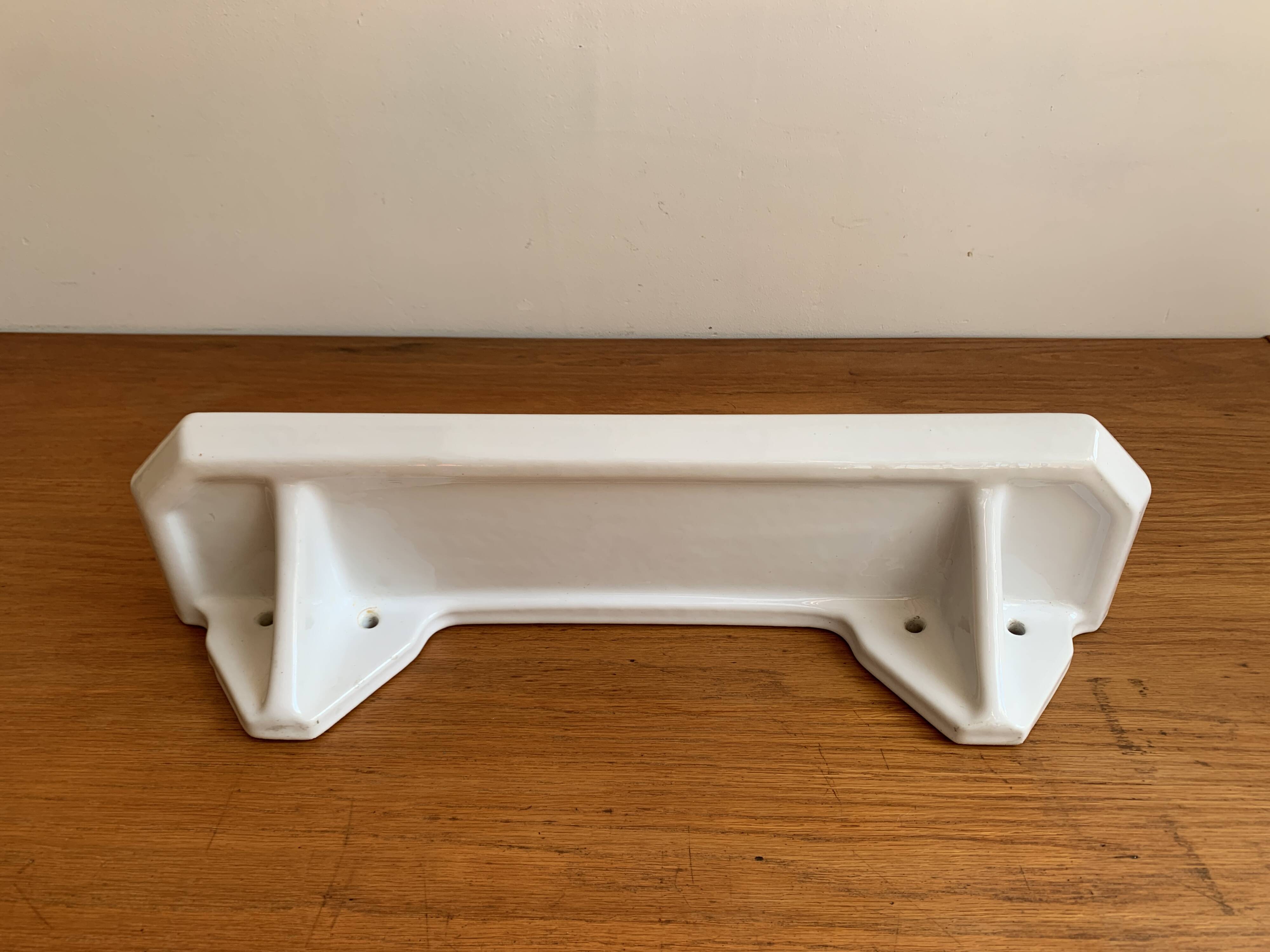 Ceramic shelf shelf