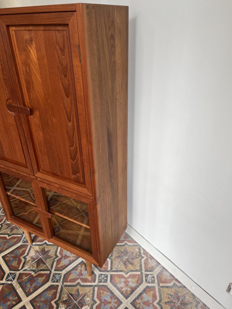 Dyrlund display cabinet