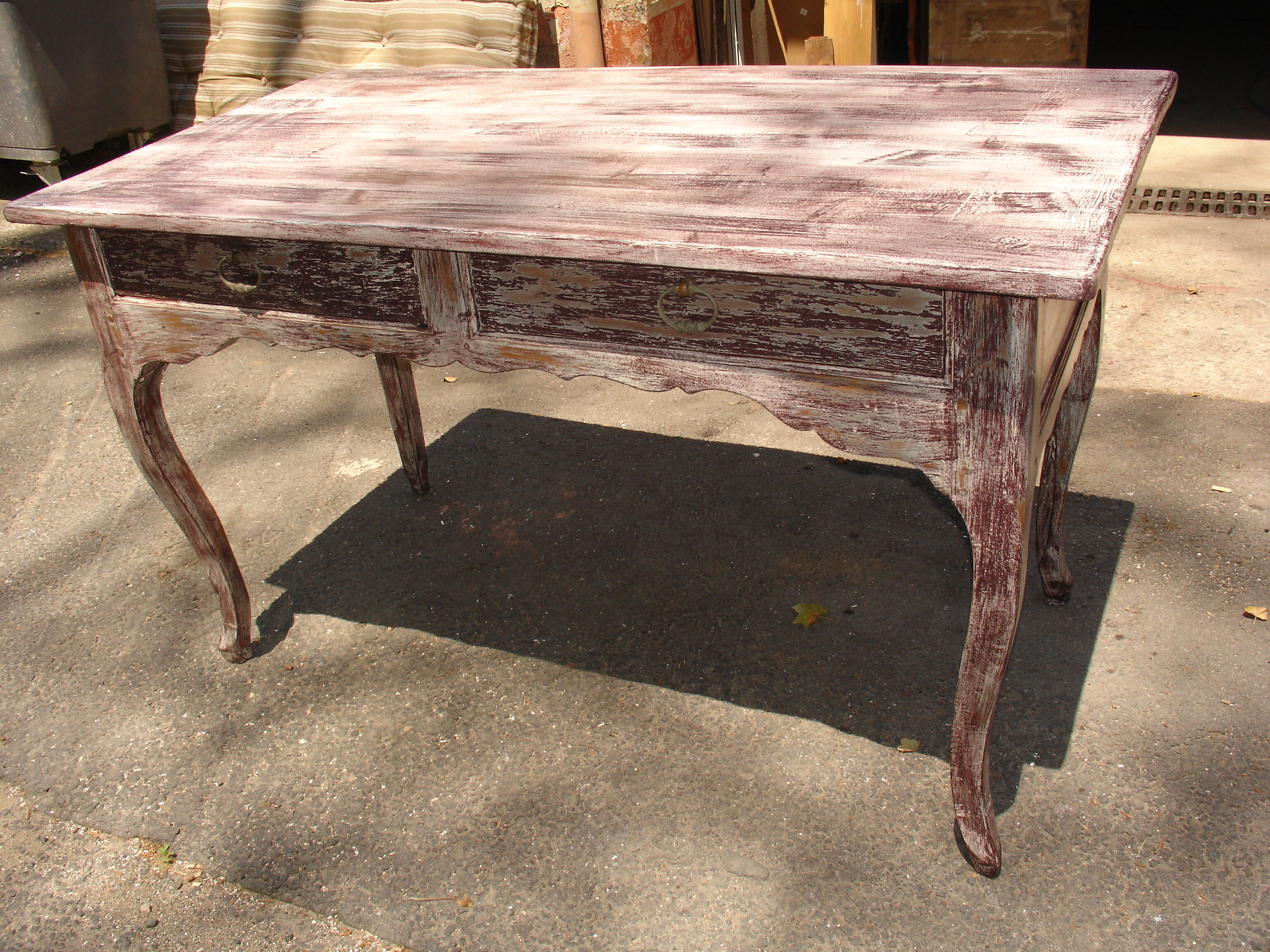 Bureau d'époque Louis XV en merisier Relooké