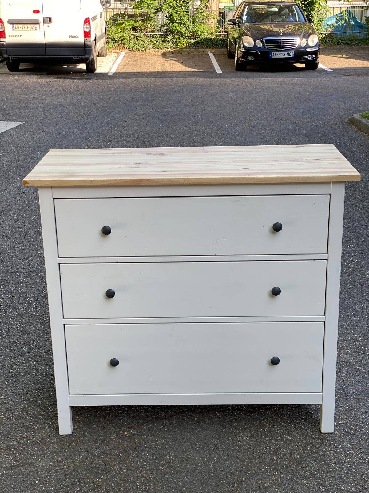 Scandinavian white and solid wood chest of drawers with 3 drawers