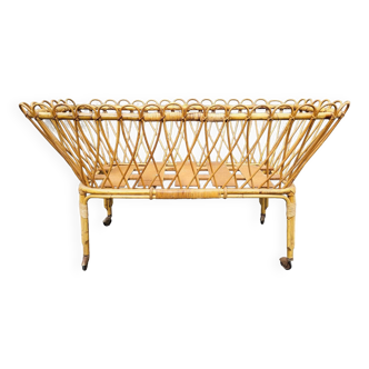 Nursery basket for green plants