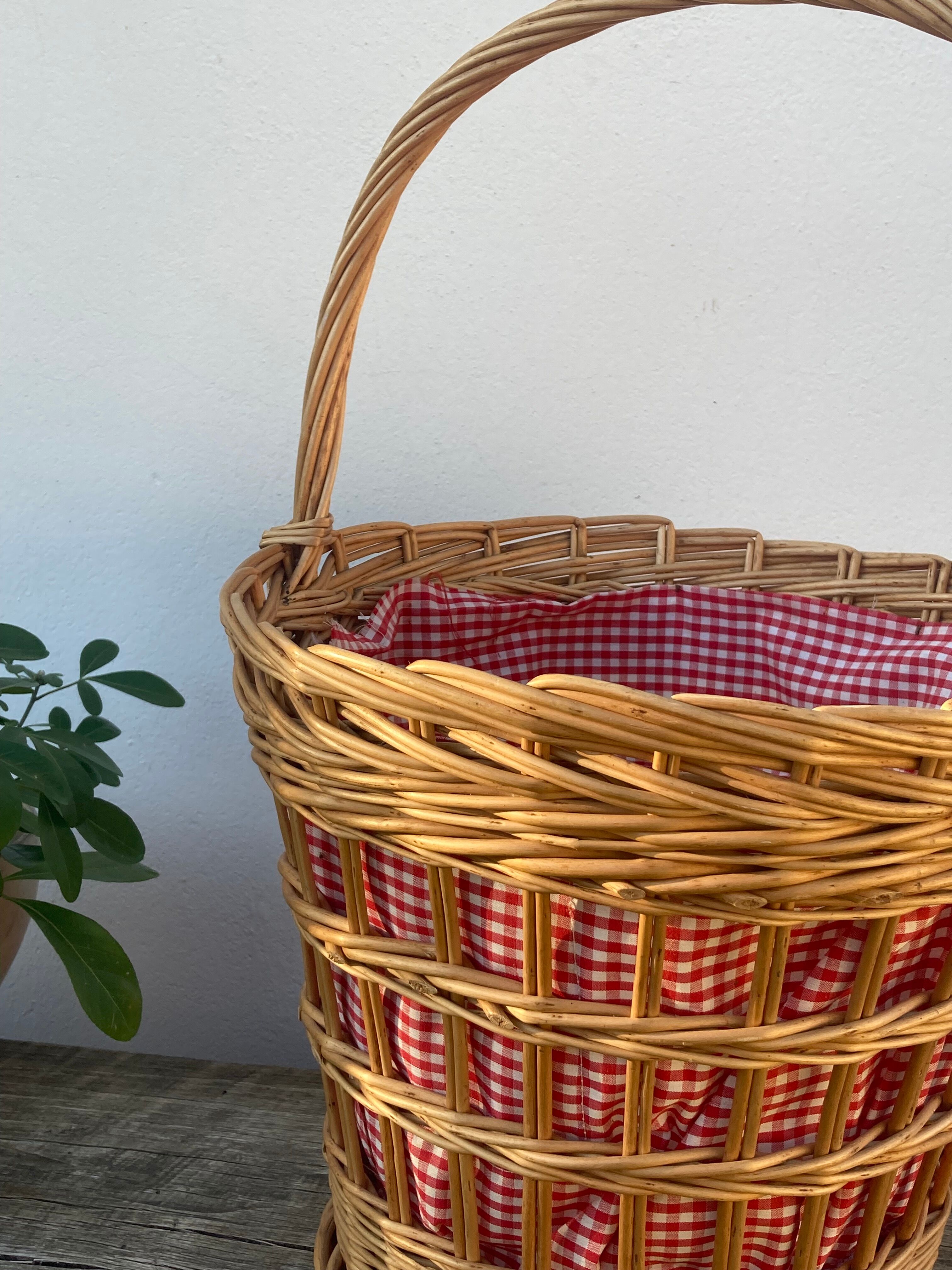 Basket in vintage woven wicker and red gingham