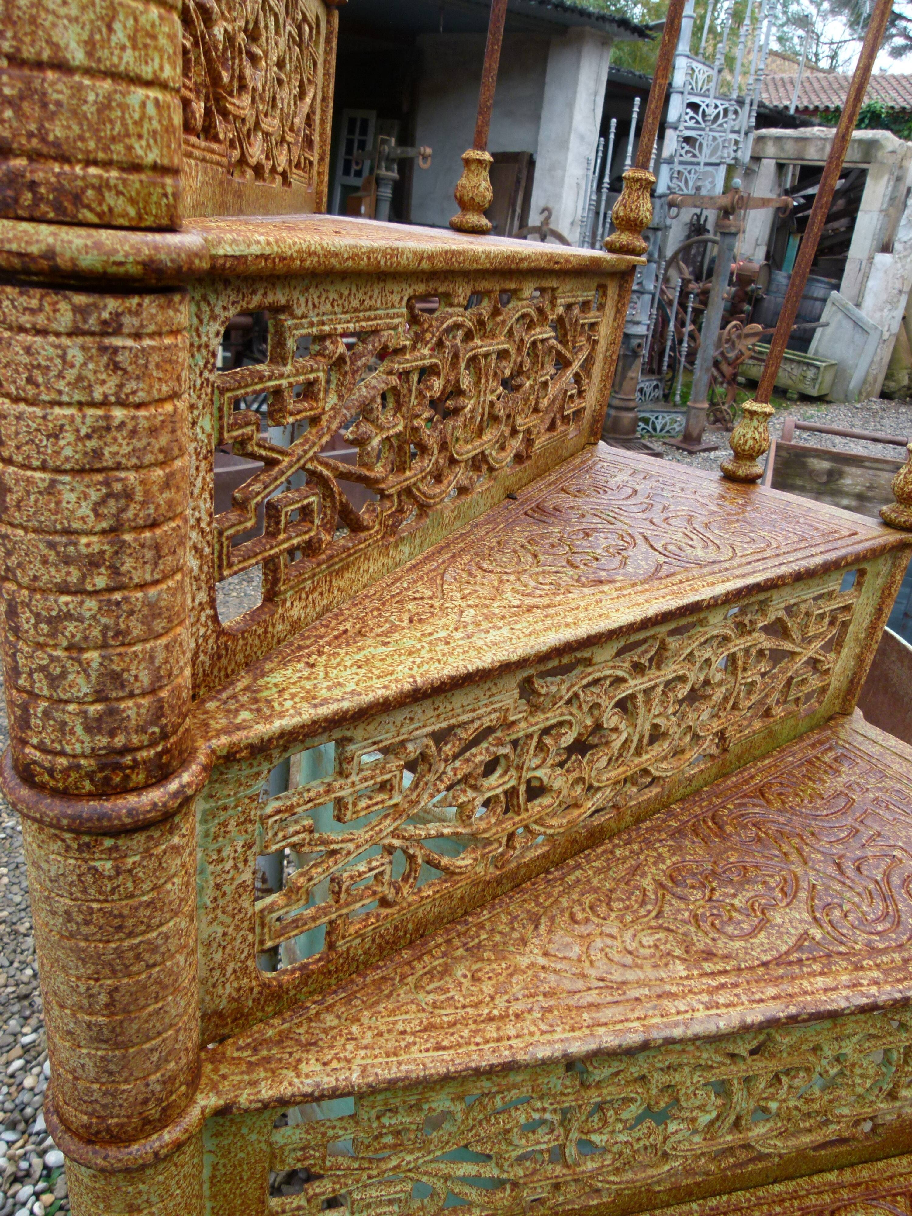 XXeme iron-cast spiral staircase