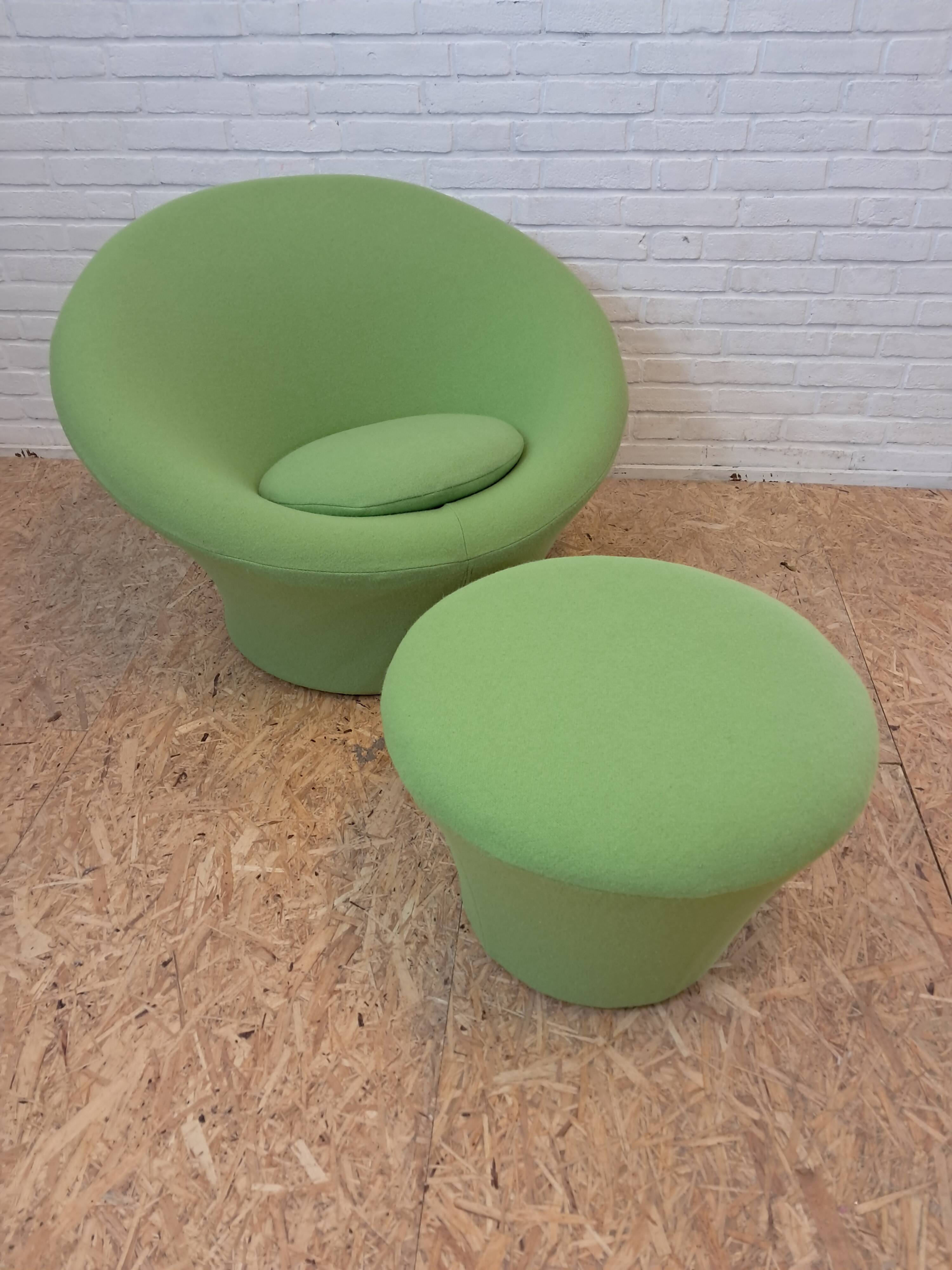 Artifort 560 "Mushroom" with footrest