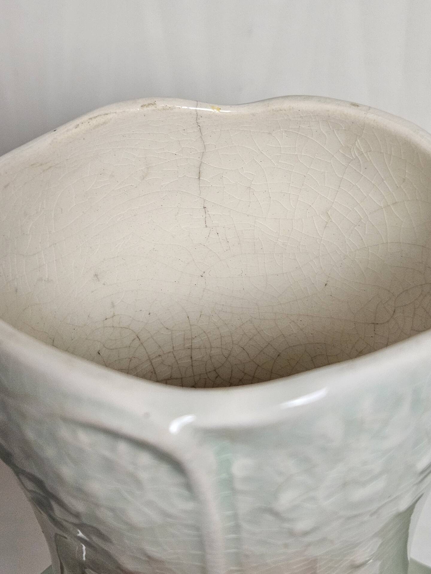 Vase barbotine iris Art nouveau