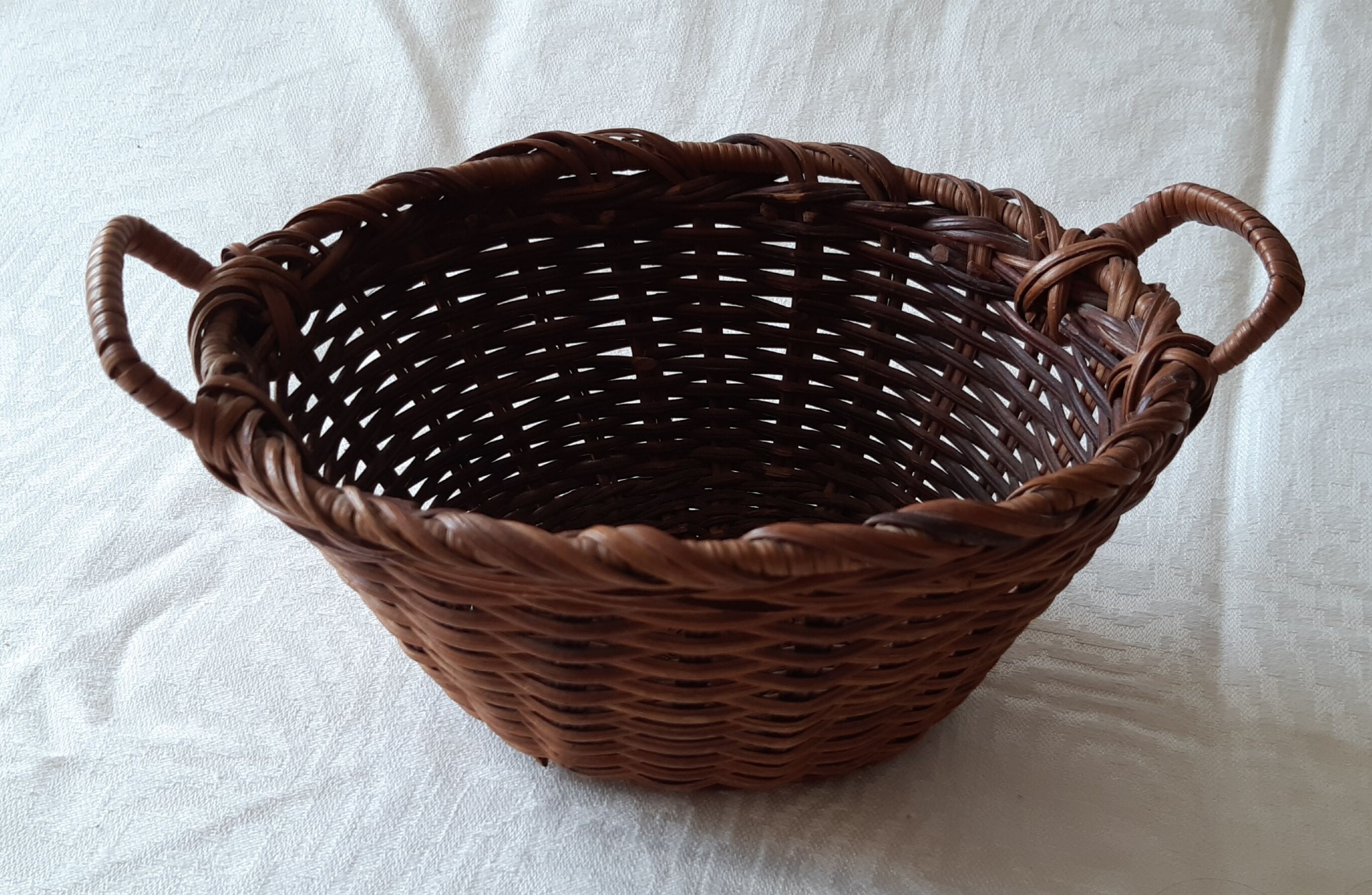 4 vintage wicker baskets