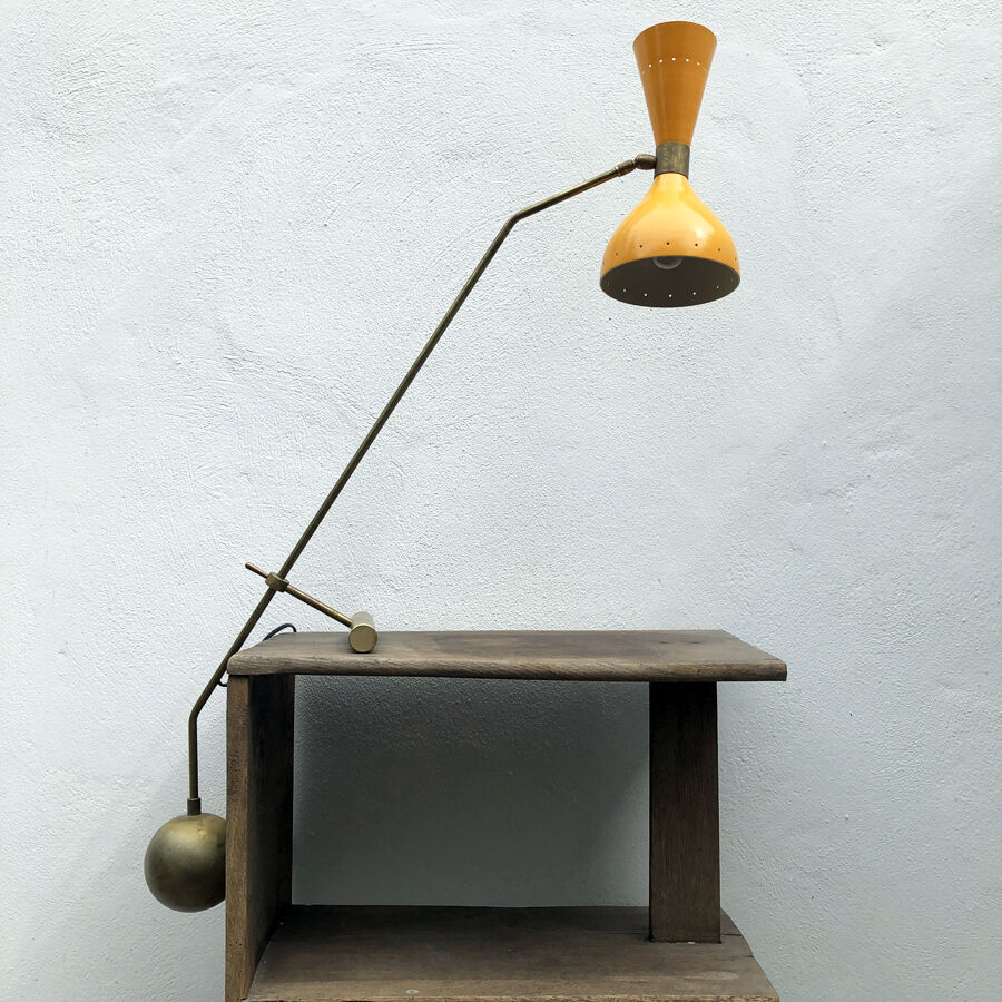 Counterweight diabolo lamp to be installed, double lampshade