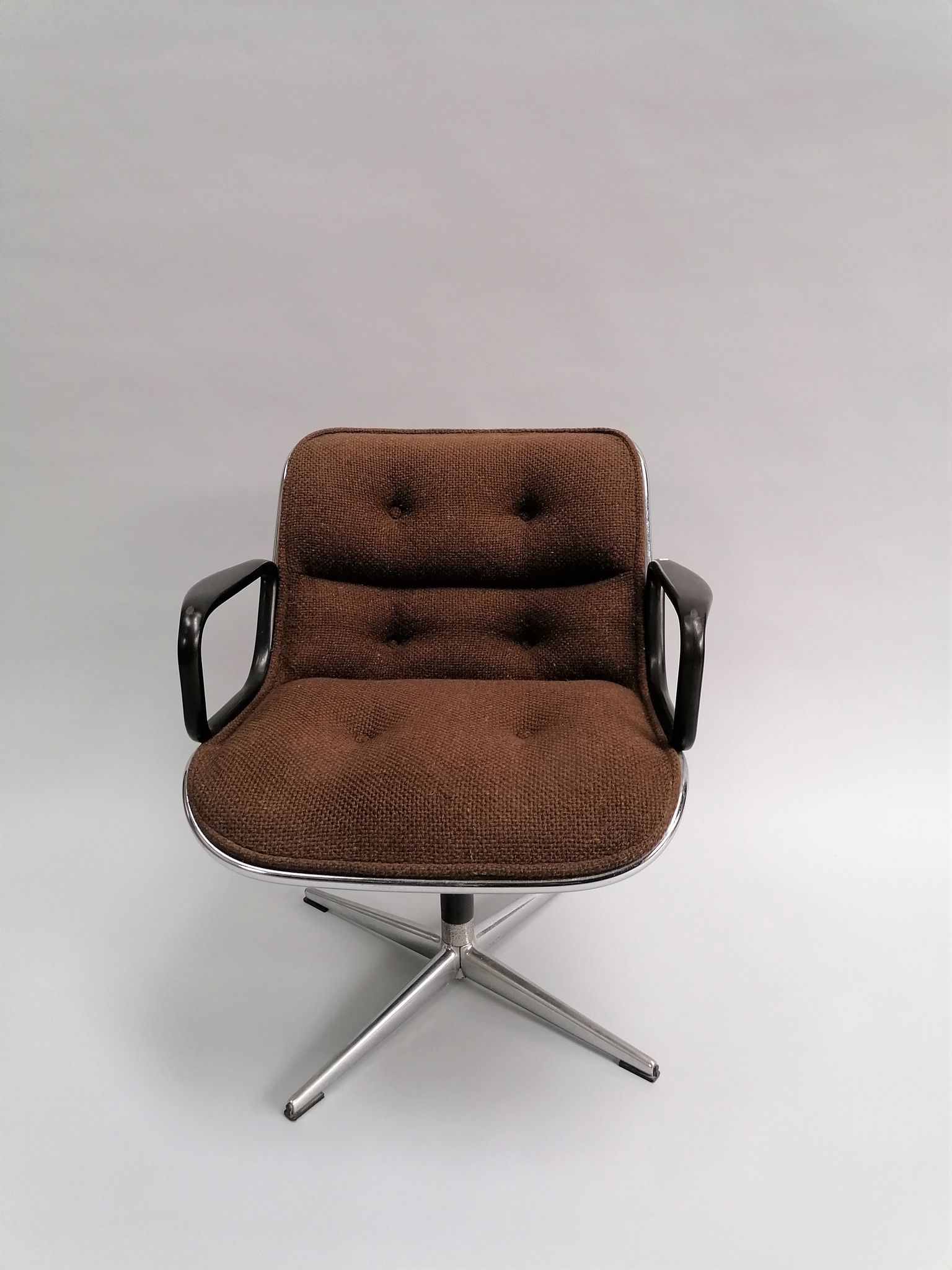 Fauteuil "executive chair" de Charles Pollock, édition Knoll 1er serie