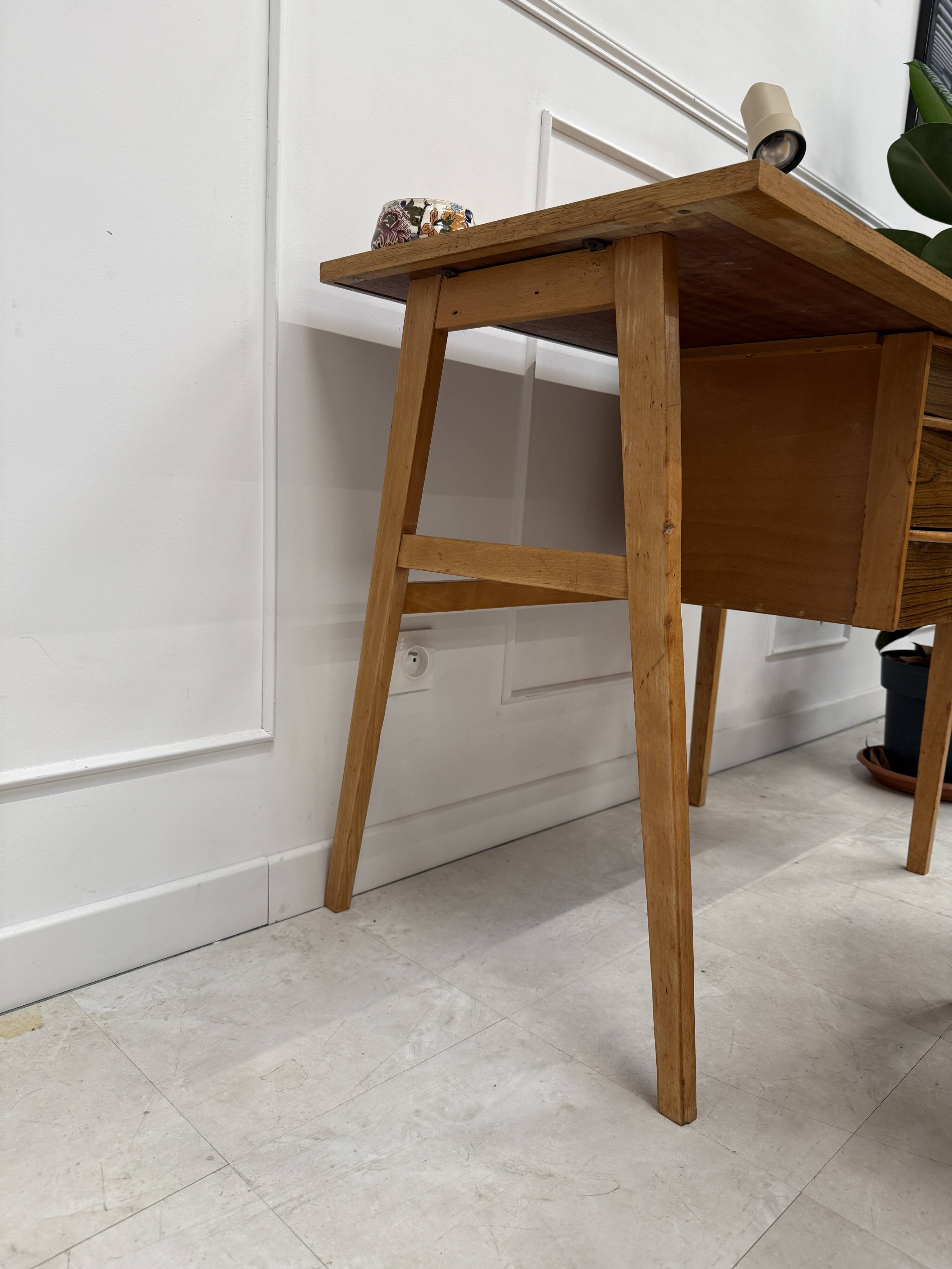 Bureau pieds compas