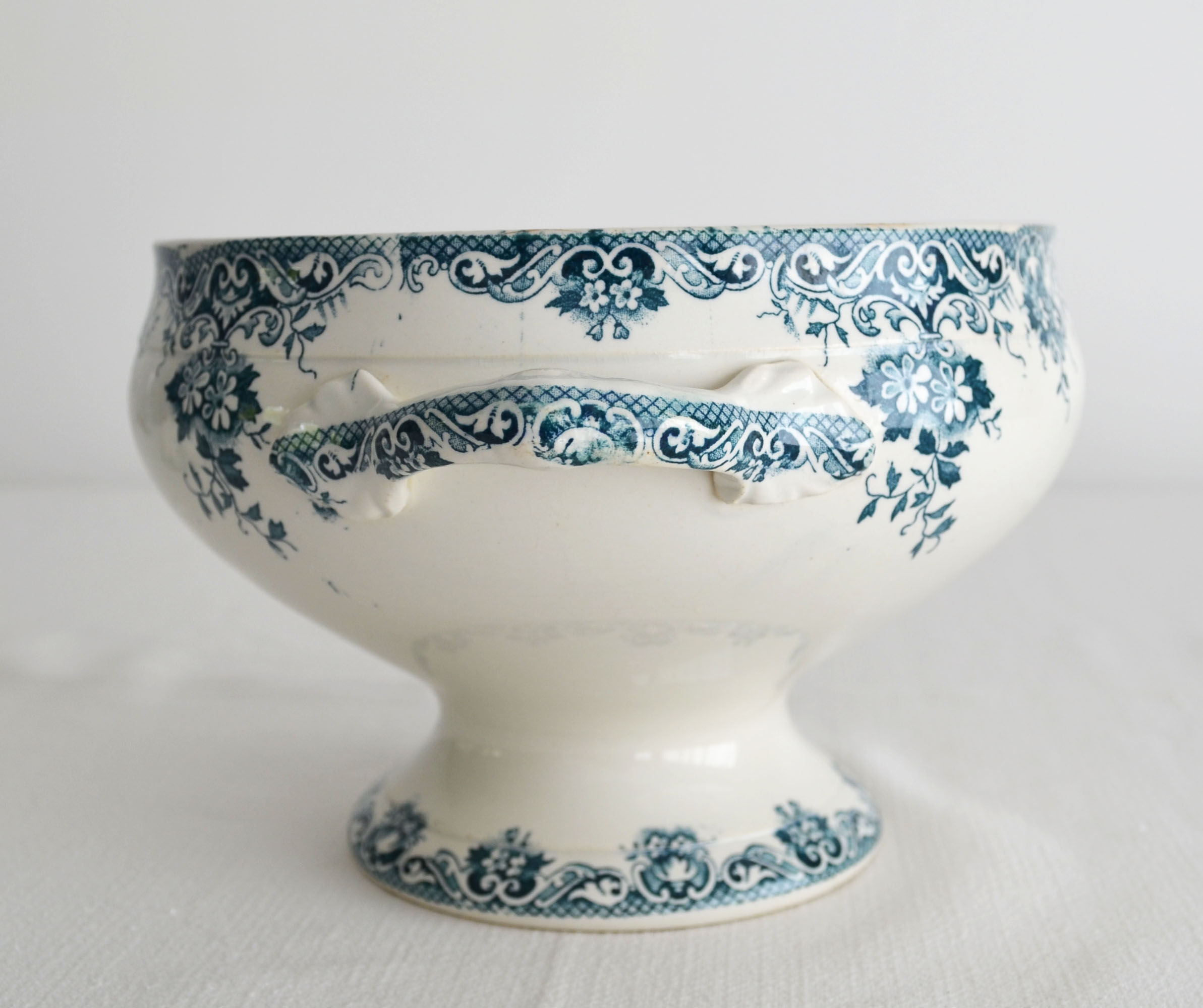 Tureen iron earth