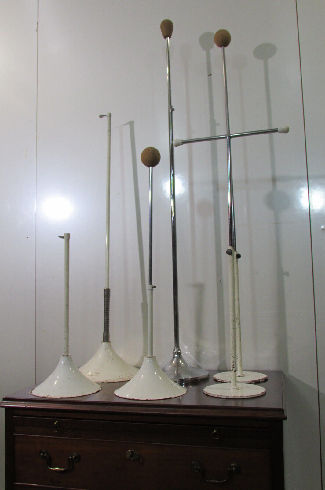 Lot de porte chapeaux anciens en métal