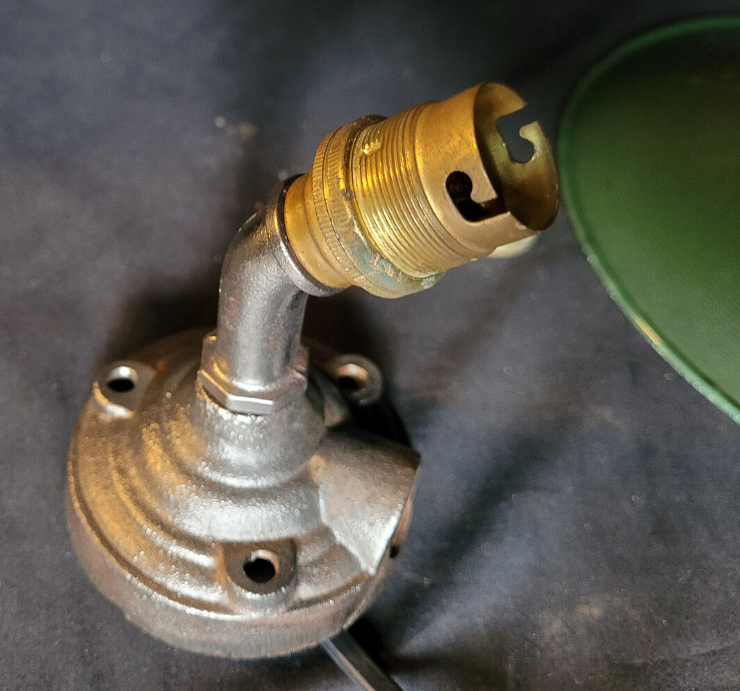 Industrial wall lamp