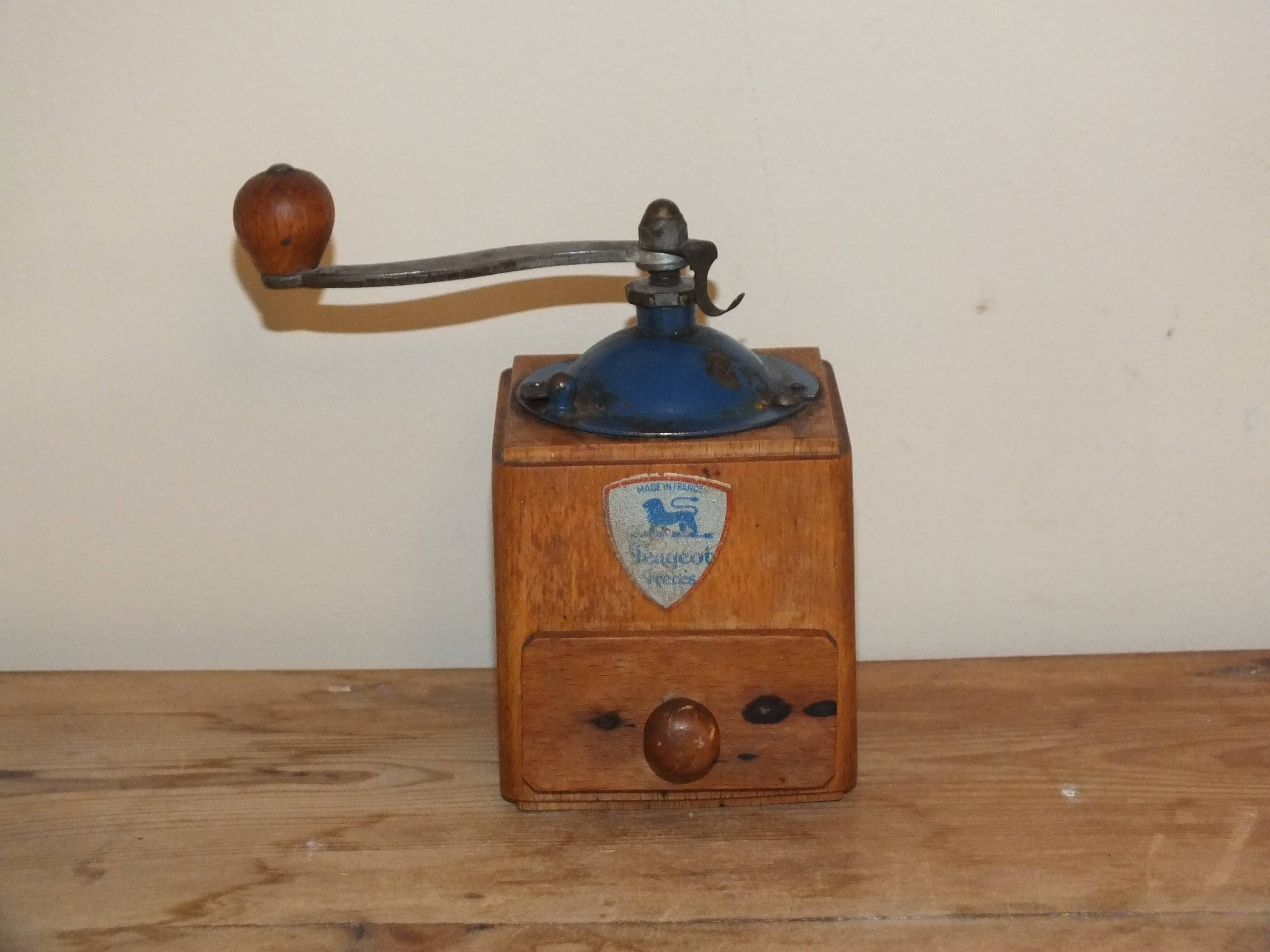 Old Peugeot Frères pepper mill