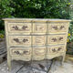Commode galbée ancienne patinée vert pistache