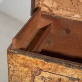 Ancien coffre en bois massif doré daté de 1846 #86