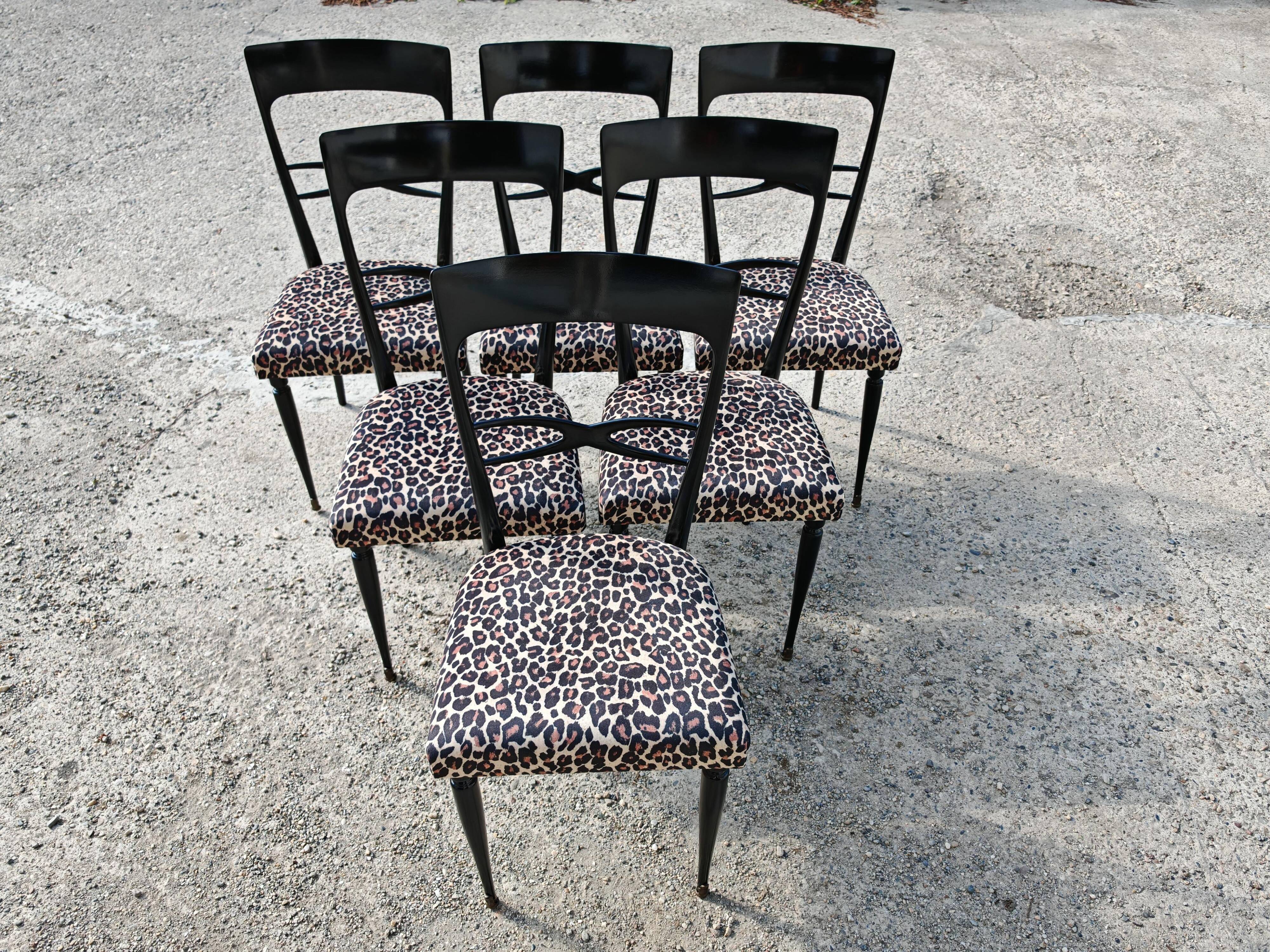 Set de 6 chaises salle à manger Mid Century laque noire peluche imprimé léopard