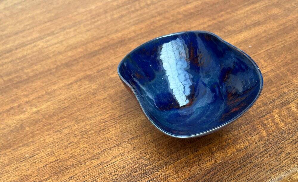 Mid-century German studio pottery bowl by Rainer Doss, 1960s.