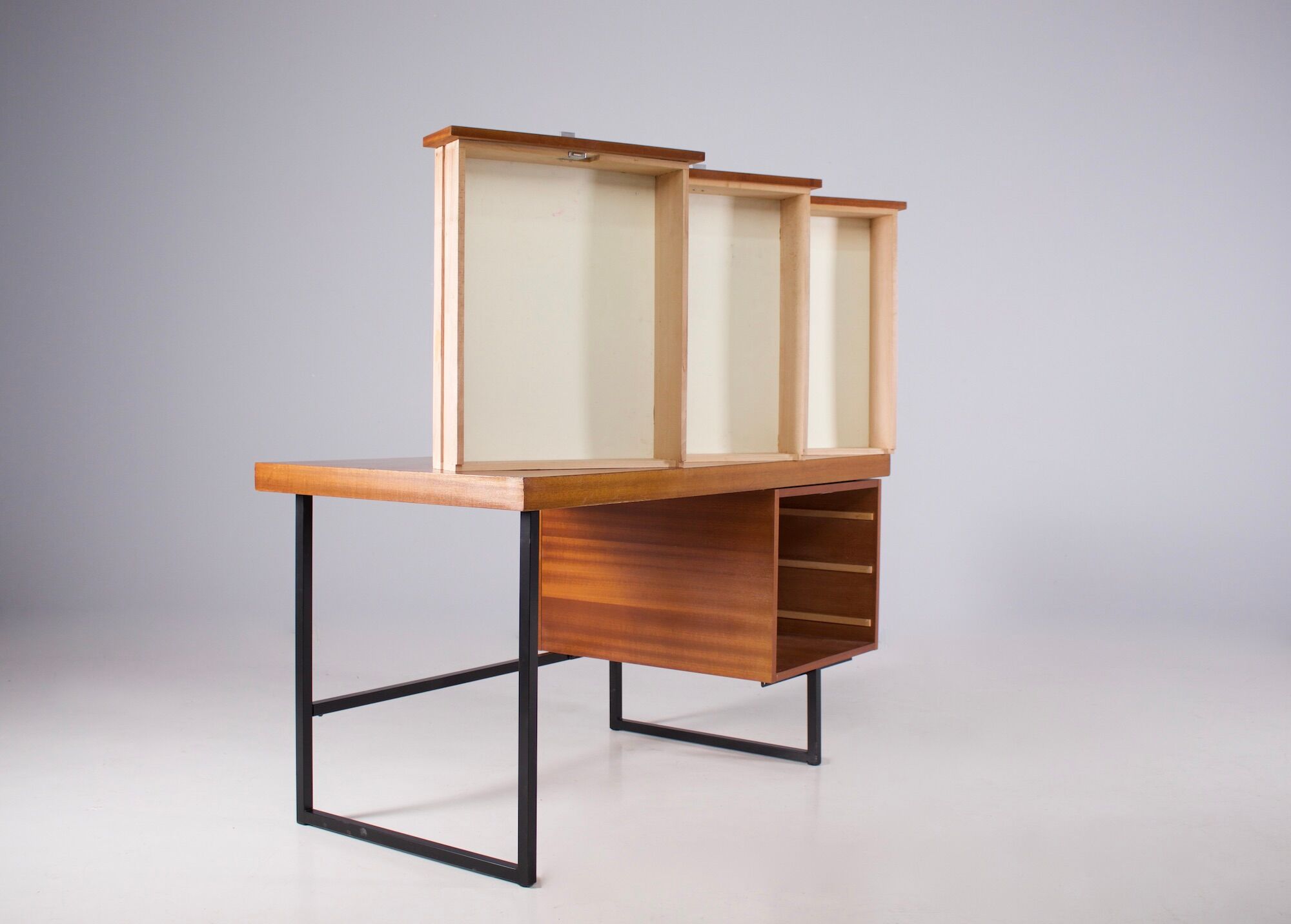 "Standard" office by Pierre Guariche