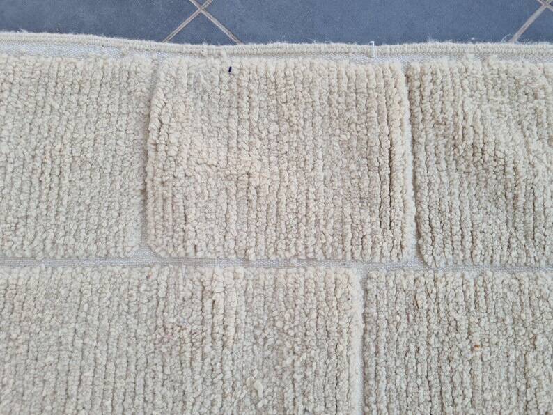 Large white Moroccan handwoven traditional carpet size 2/3m