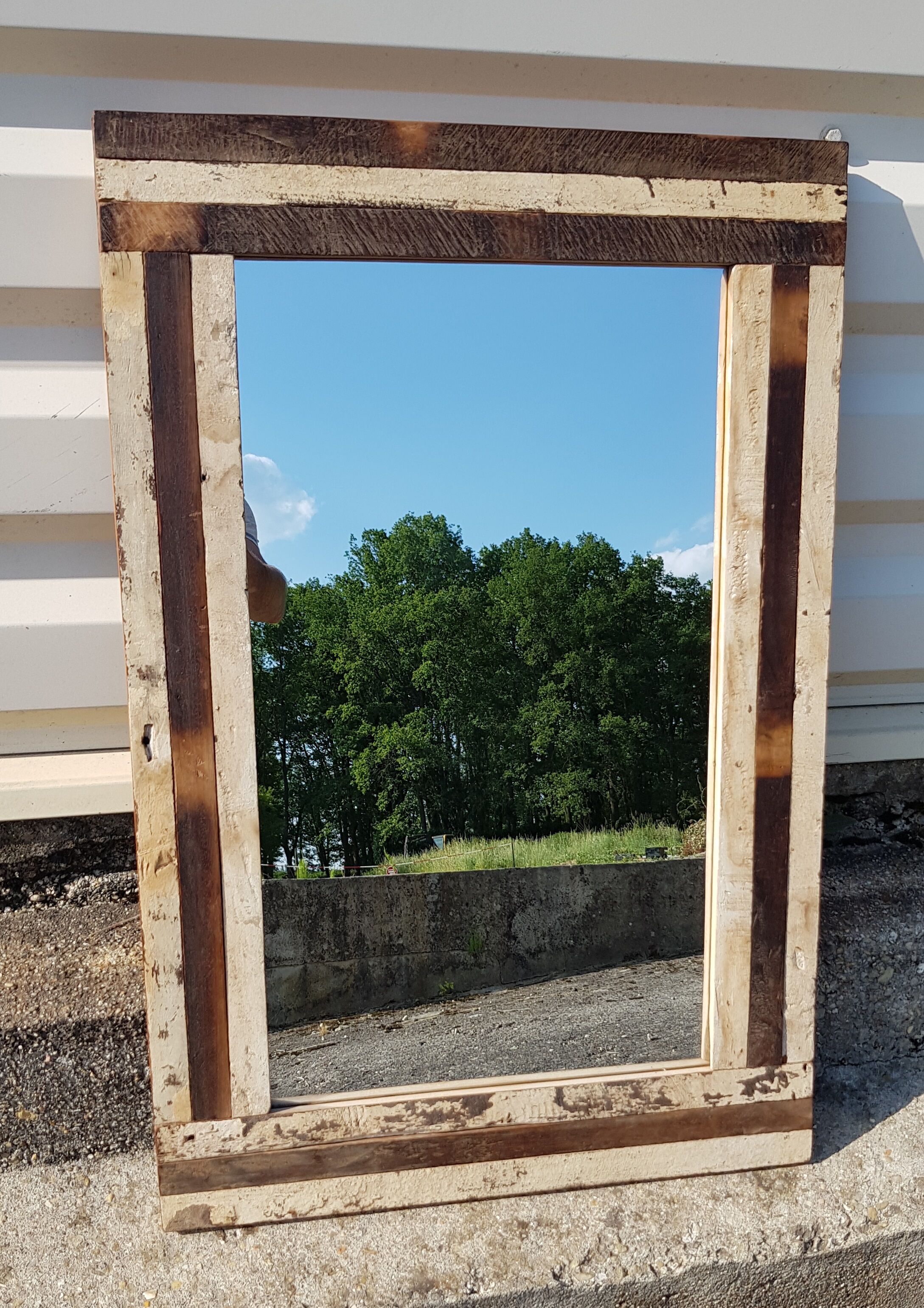 Rectangular mirror in polychrome wood