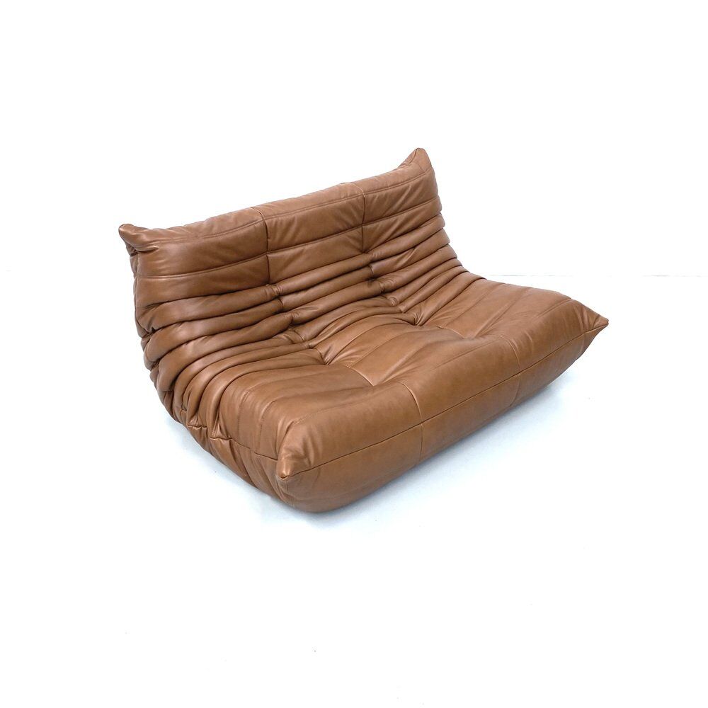 Canapé Togo en cuir marron moyen attribué à Michel Ducaroy pour Ligne Roset.
