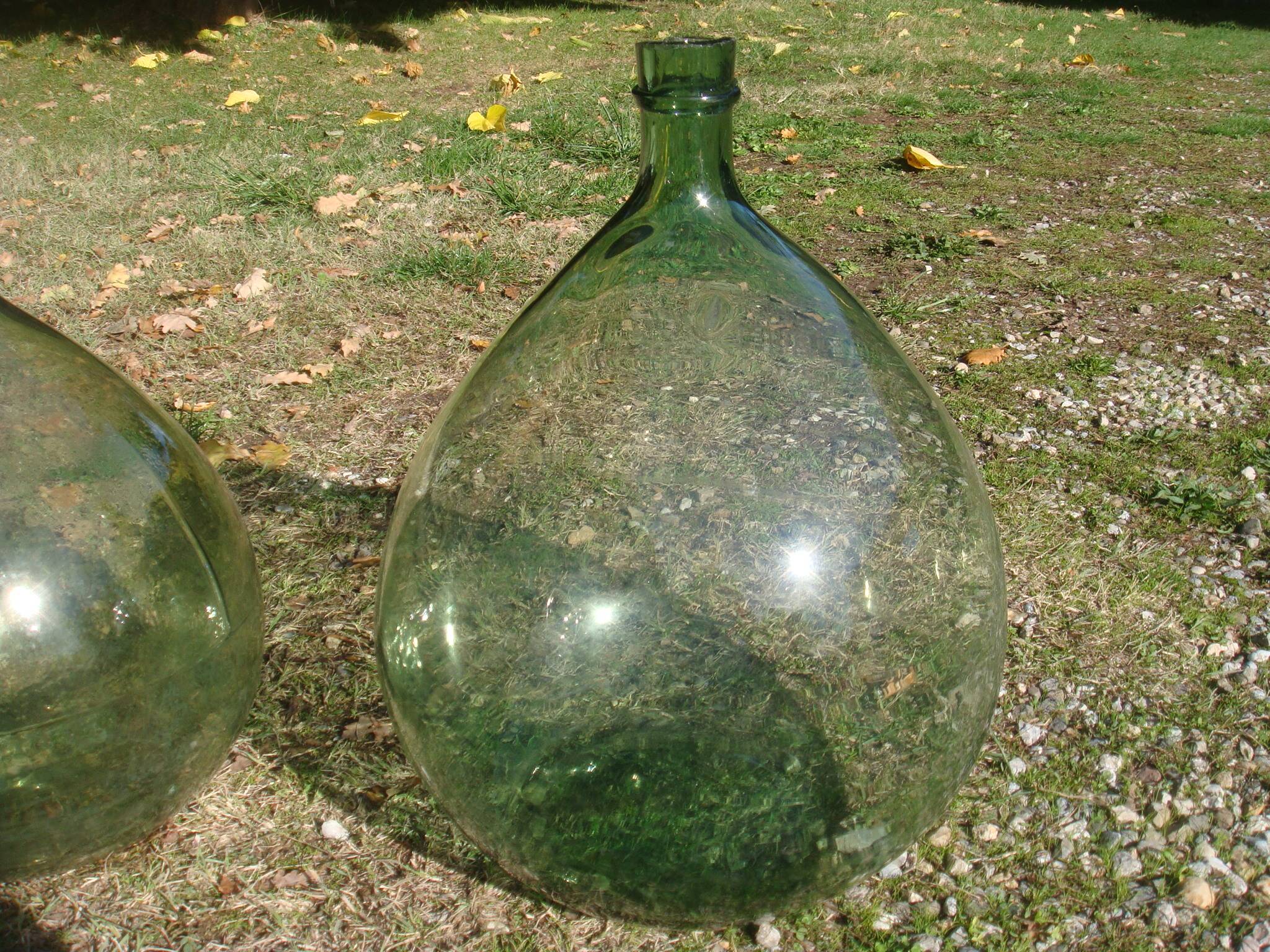 Great demijohn in blown glass
