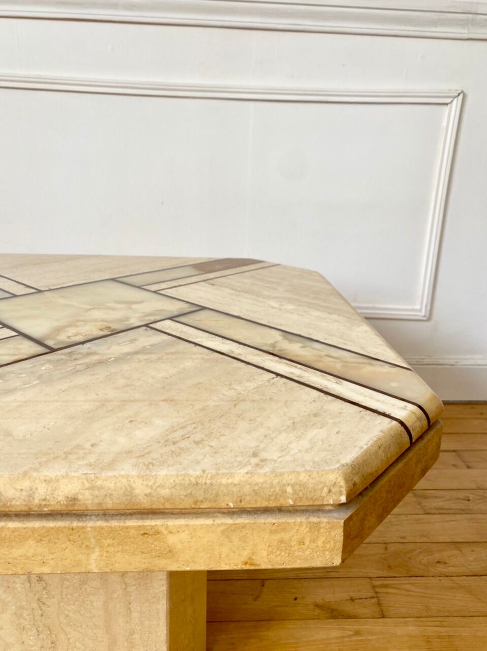 Table basse carré en marbre et travertin