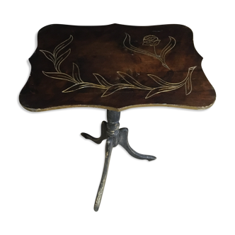 Cute little table with flower drawing