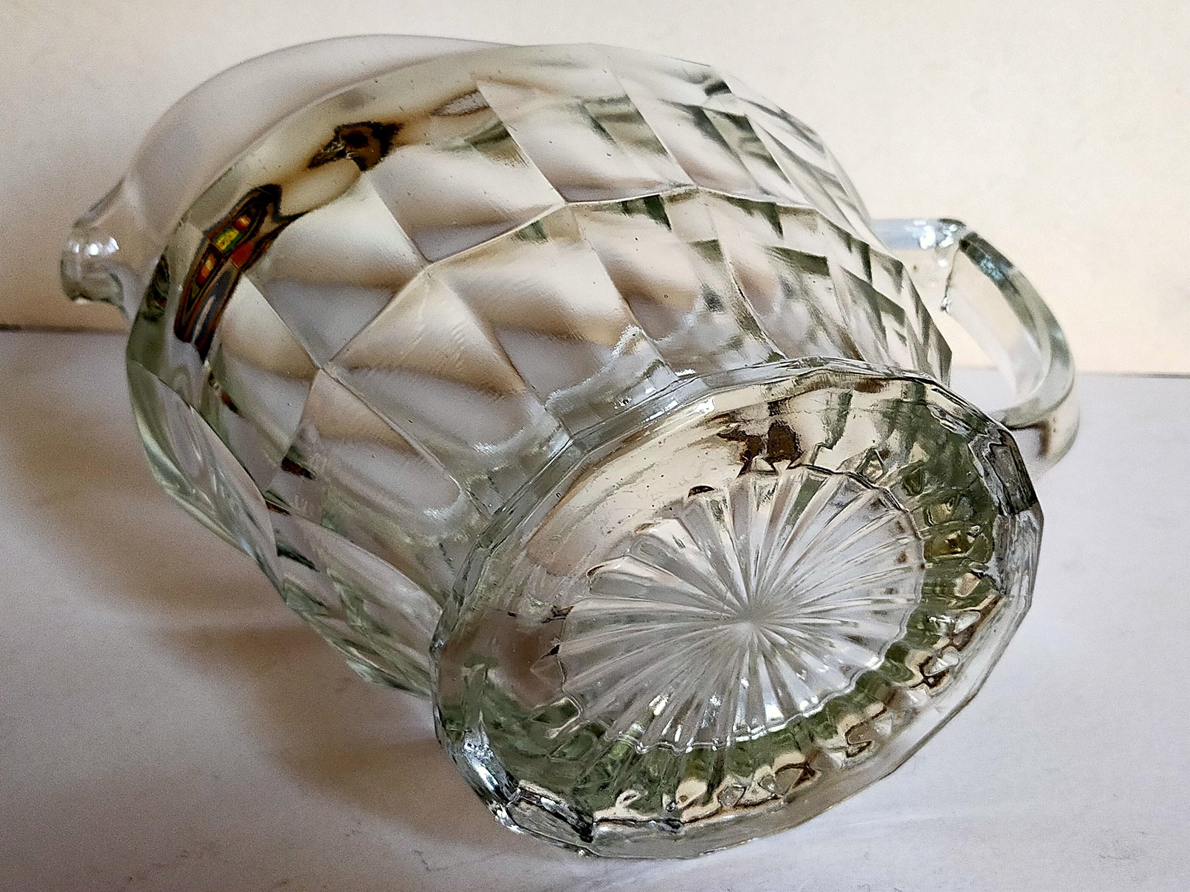 Art deco table pitcher in moulded glass 1940