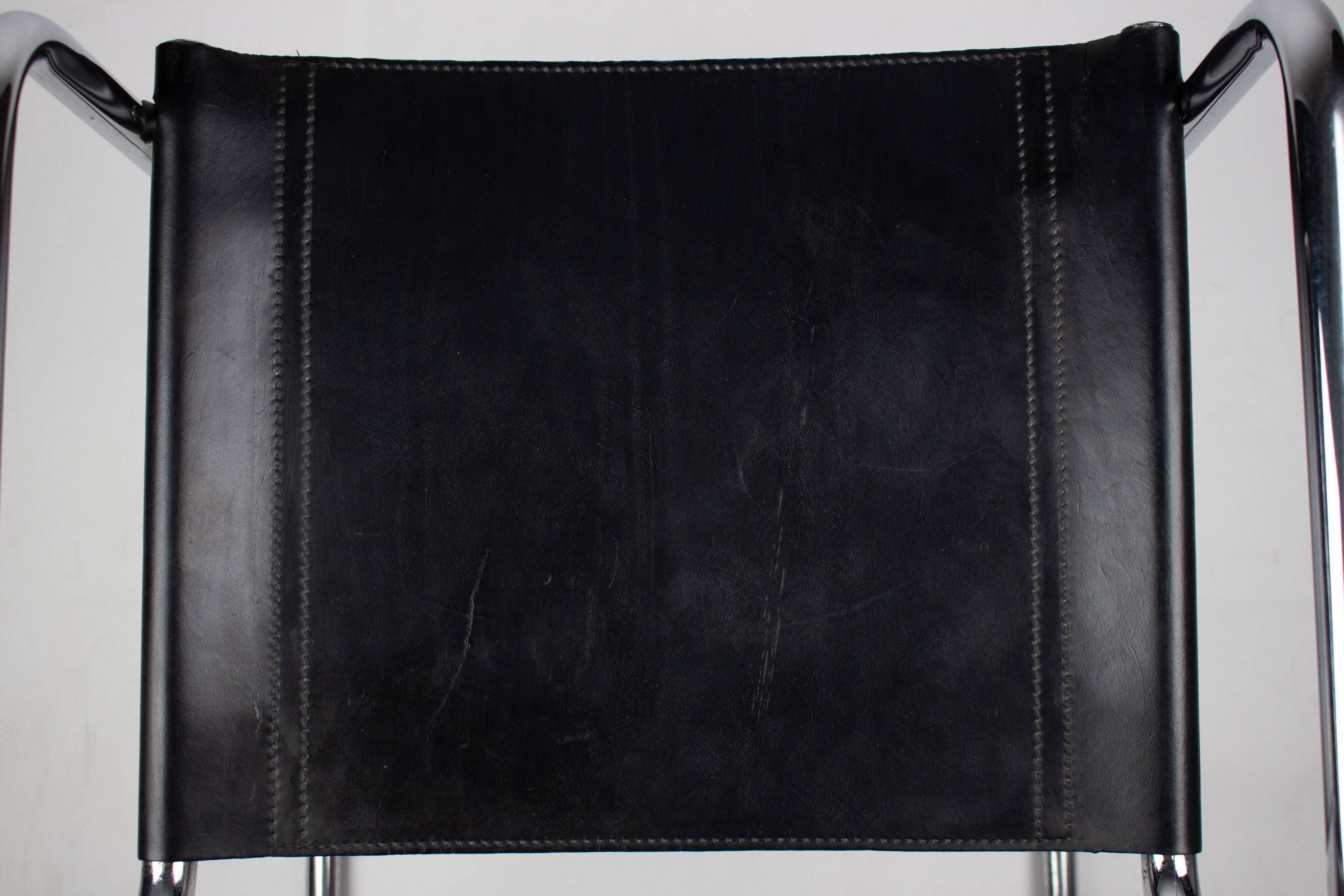 Pair of Matteo Grassi MG5 chairs in black leather and chrome