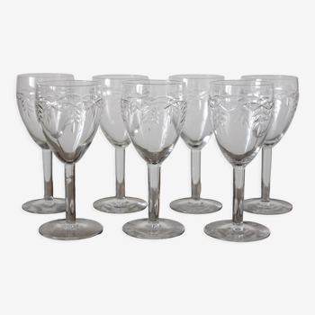 7 verres à vin blanc en cristal gravé en frise vintage