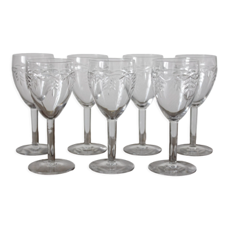 7 verres à vin blanc en cristal gravé en frise vintage