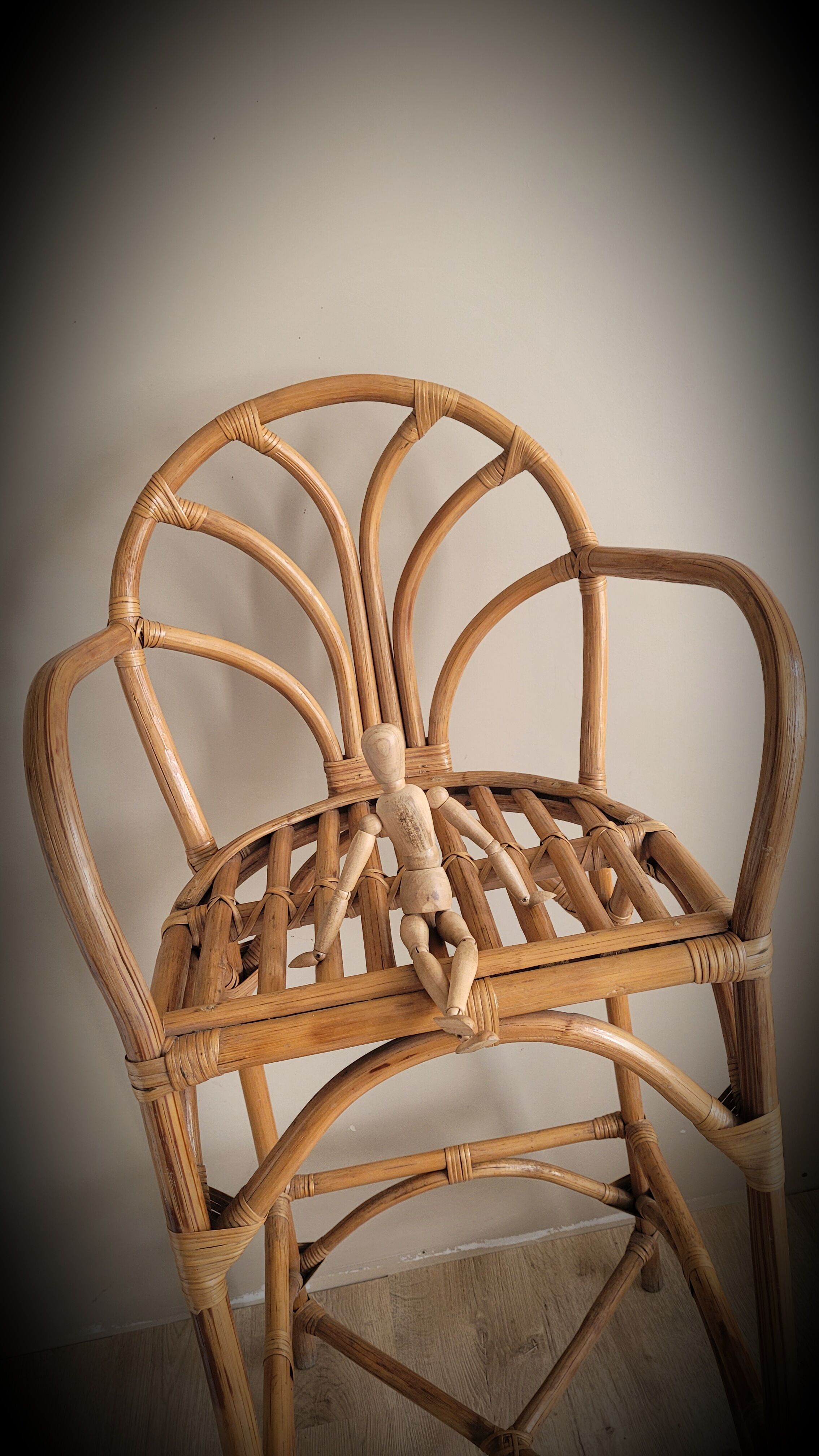 High bar rattan stool