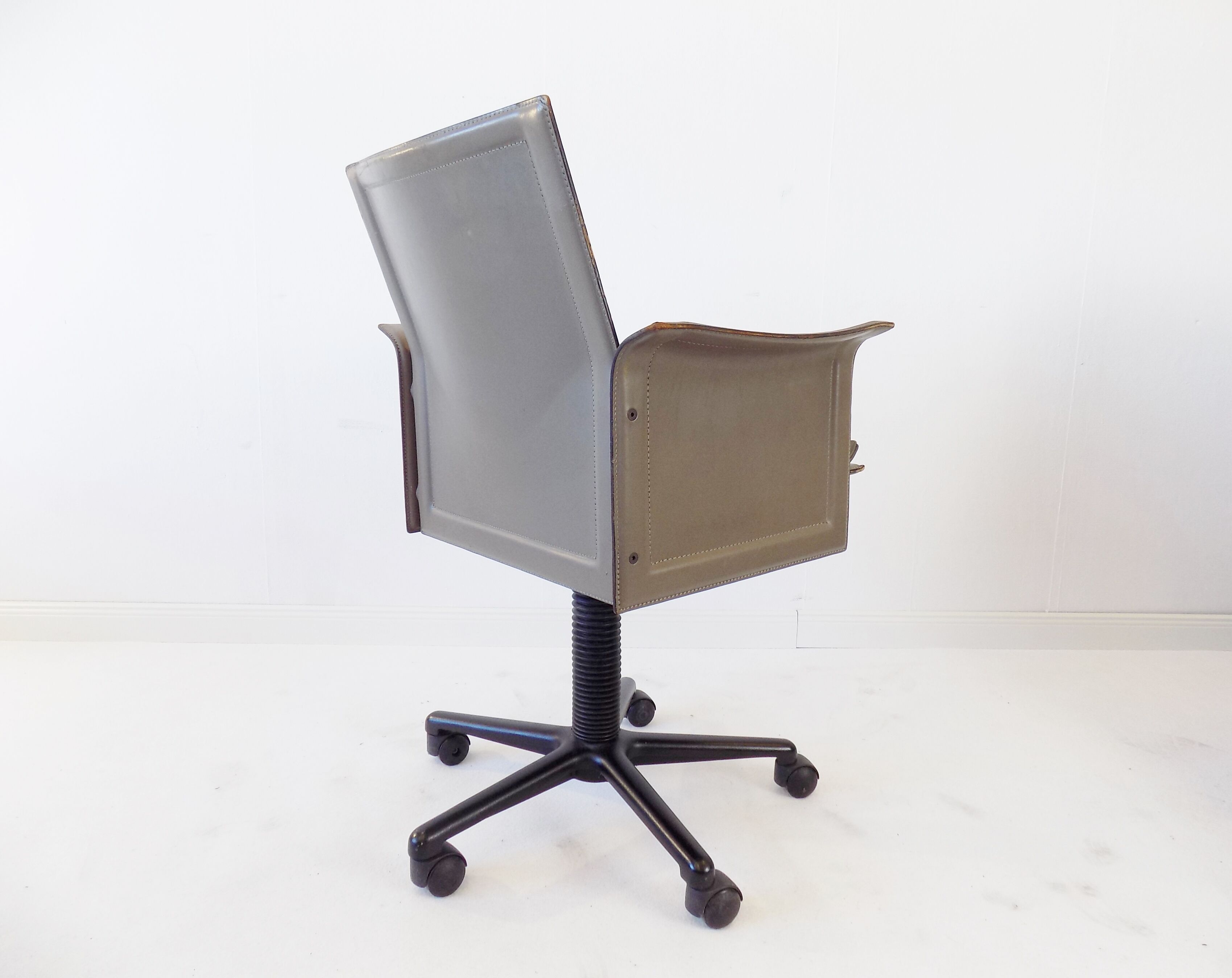 Matteo Grassi Korium leather office chair by Tito Agnoli