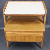 Table de chevet en érable, style milieu du siècle, années 1960, avec étagère en verre opale, restaurée, Tchécoslovaquie