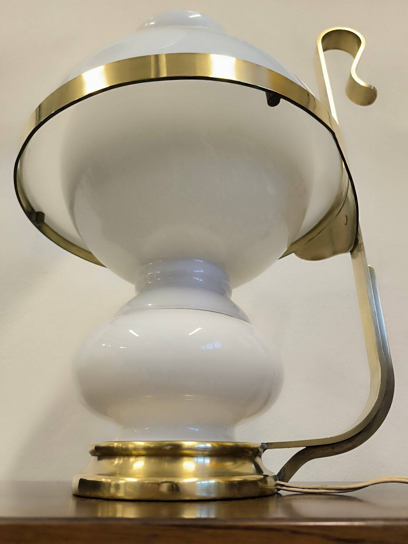Lampe de table Vecchia Marina en verre opalin et laiton, 1950