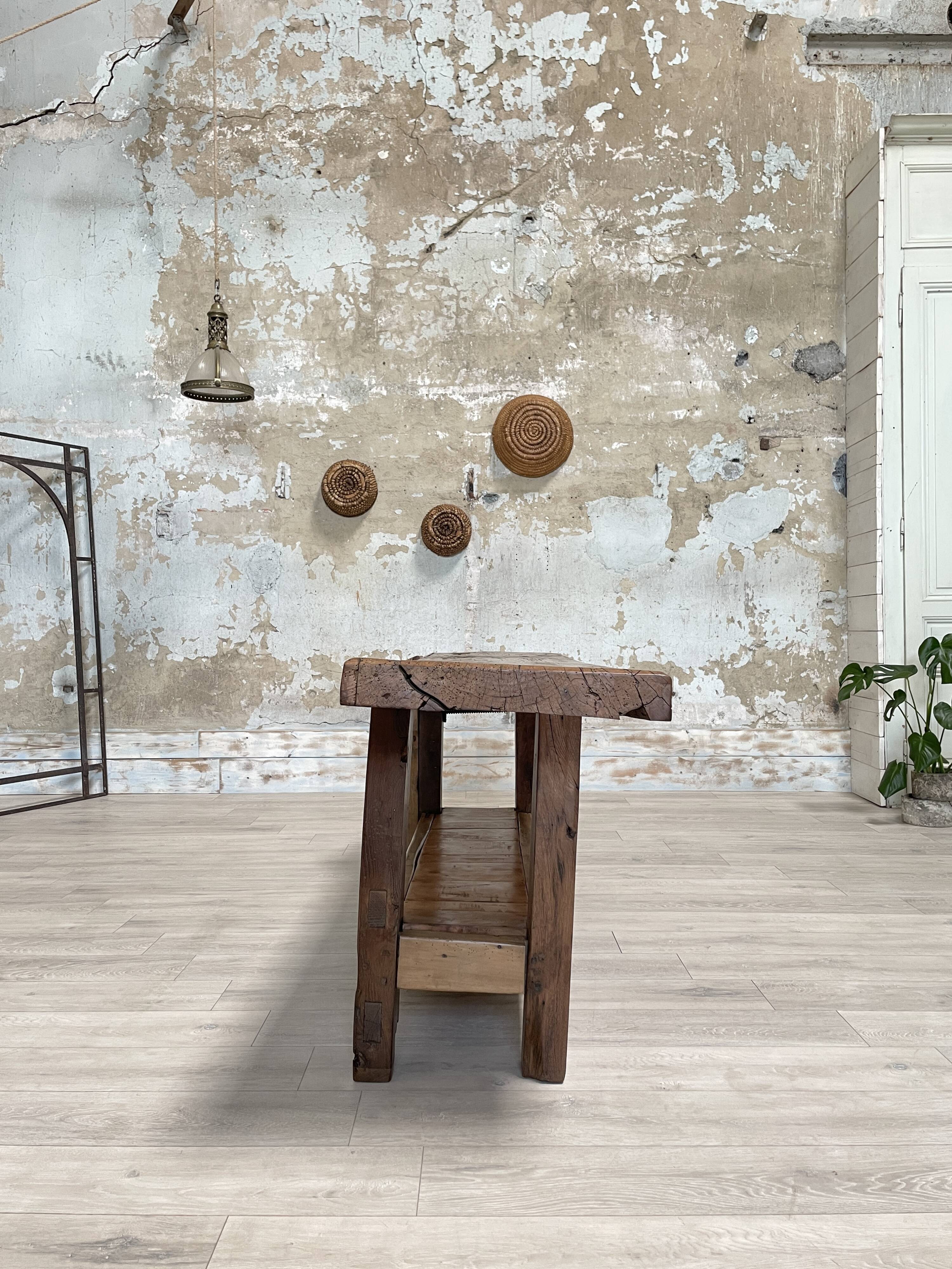 Solid wood carpenter's workbench