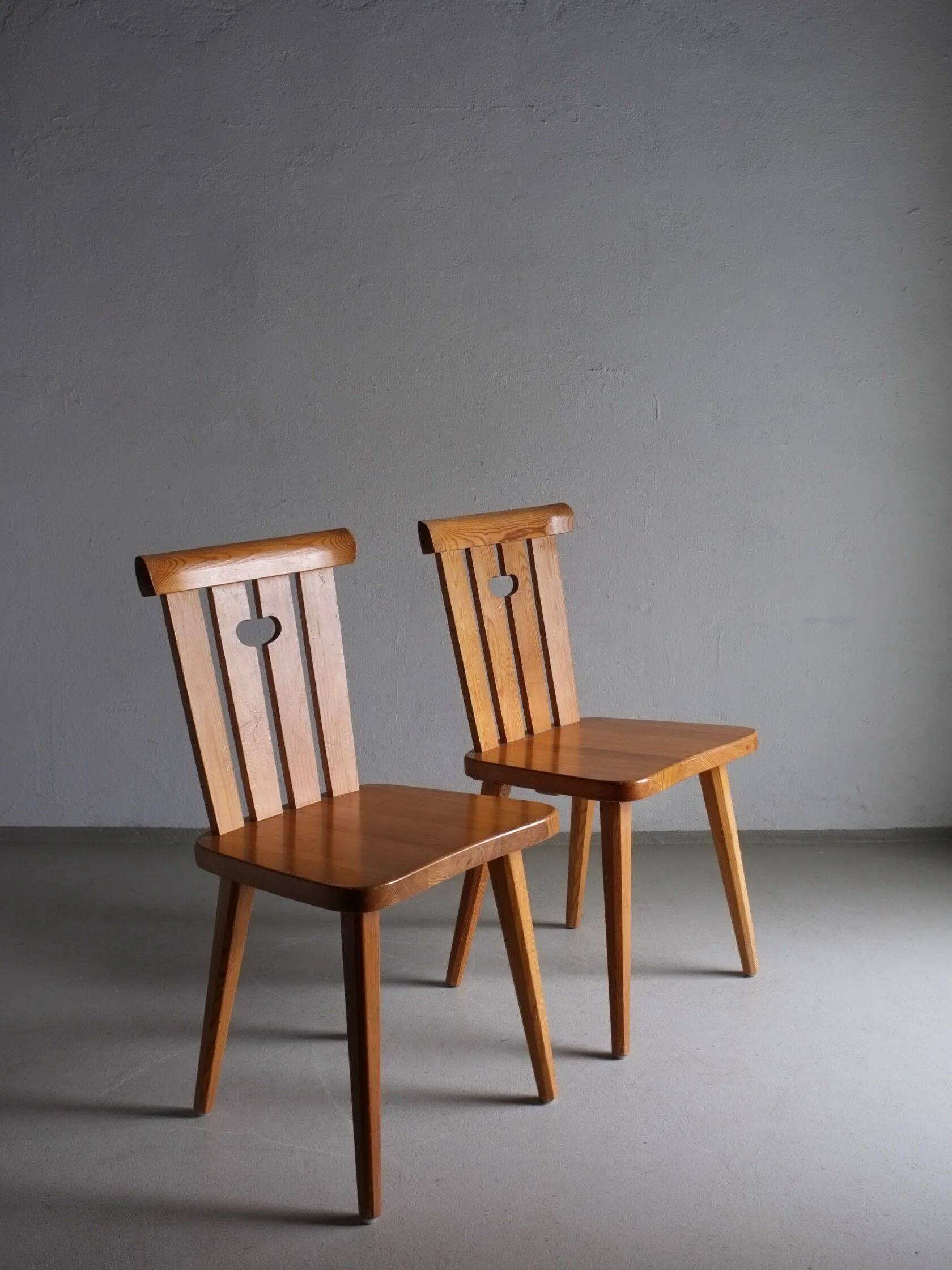 2 solid pine chairs | Göran Malmvall | Sweden | 1940s