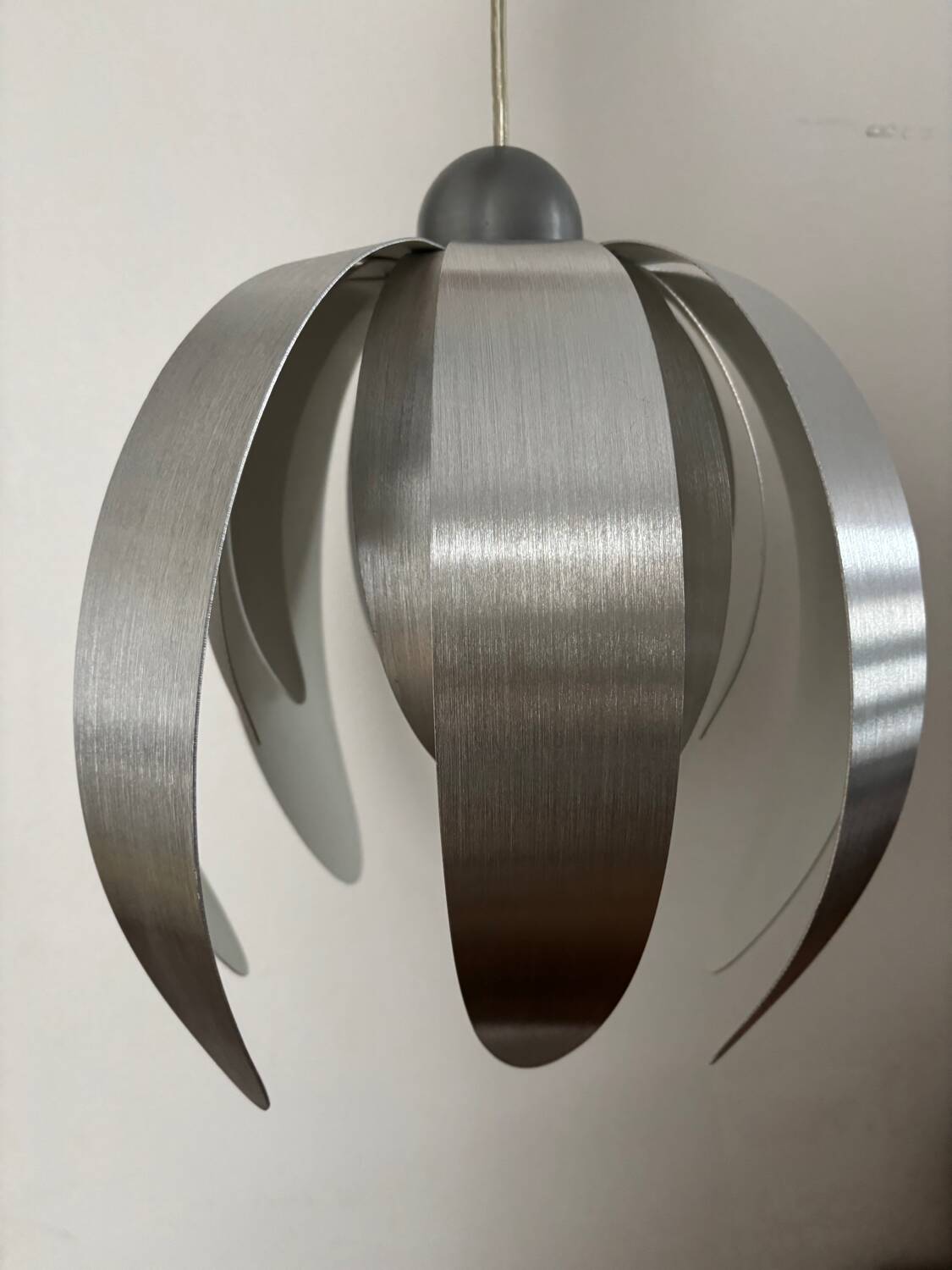 Metal flower pendant