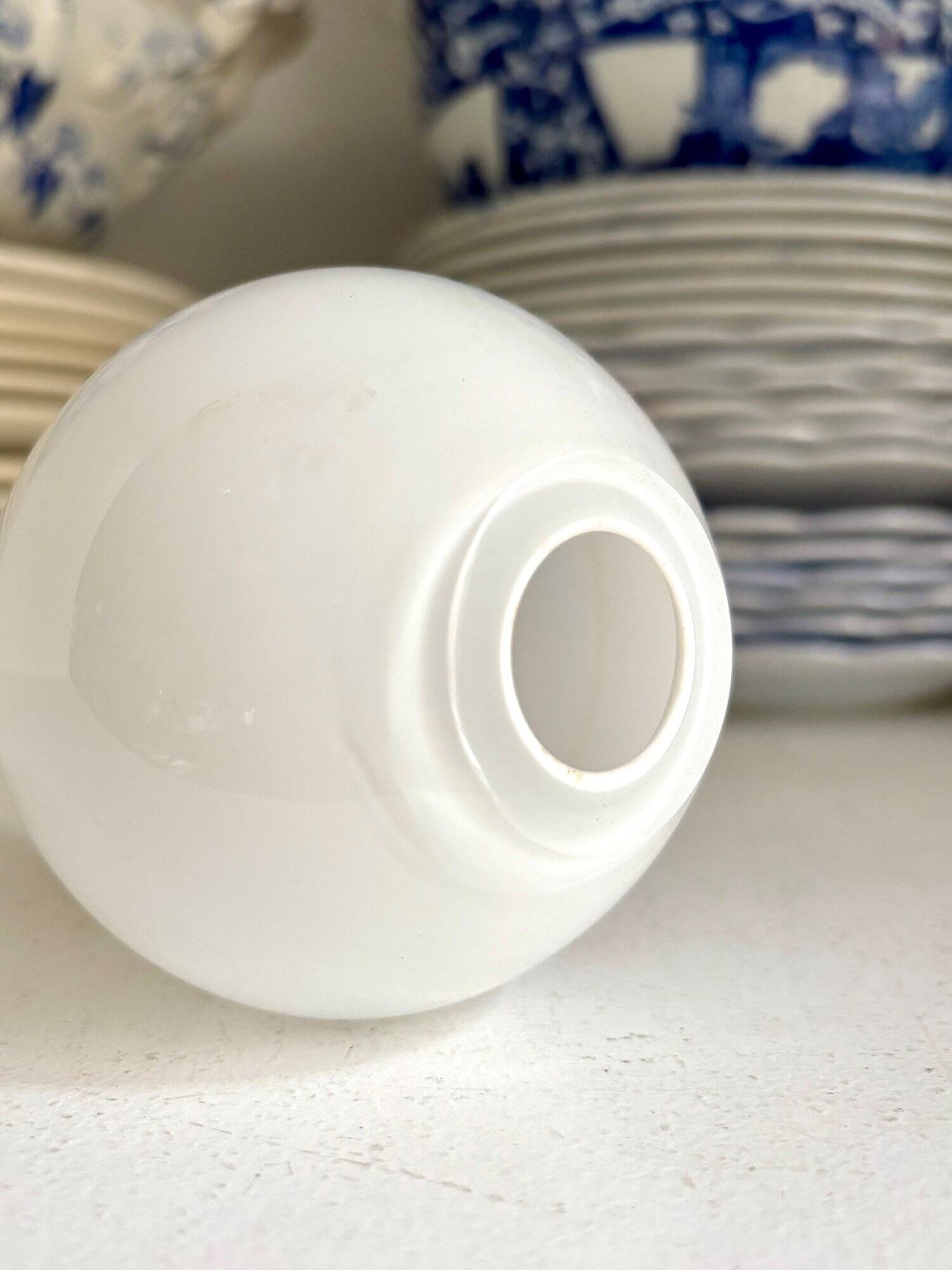 Vase, single-flower vase in white opaline