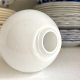 Vase, soliflore en opaline blanche